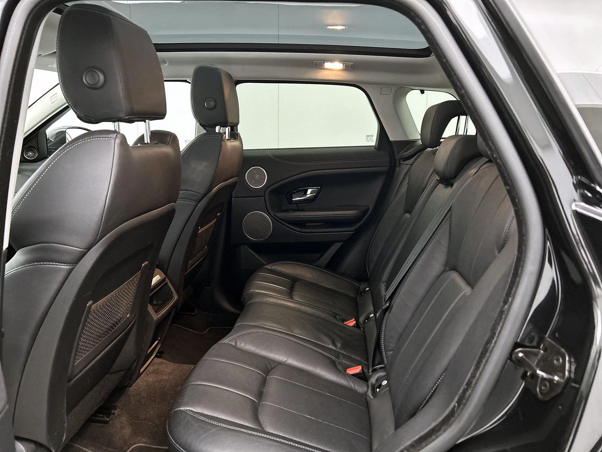 Land Rover-Range Rover Evoque-image-30