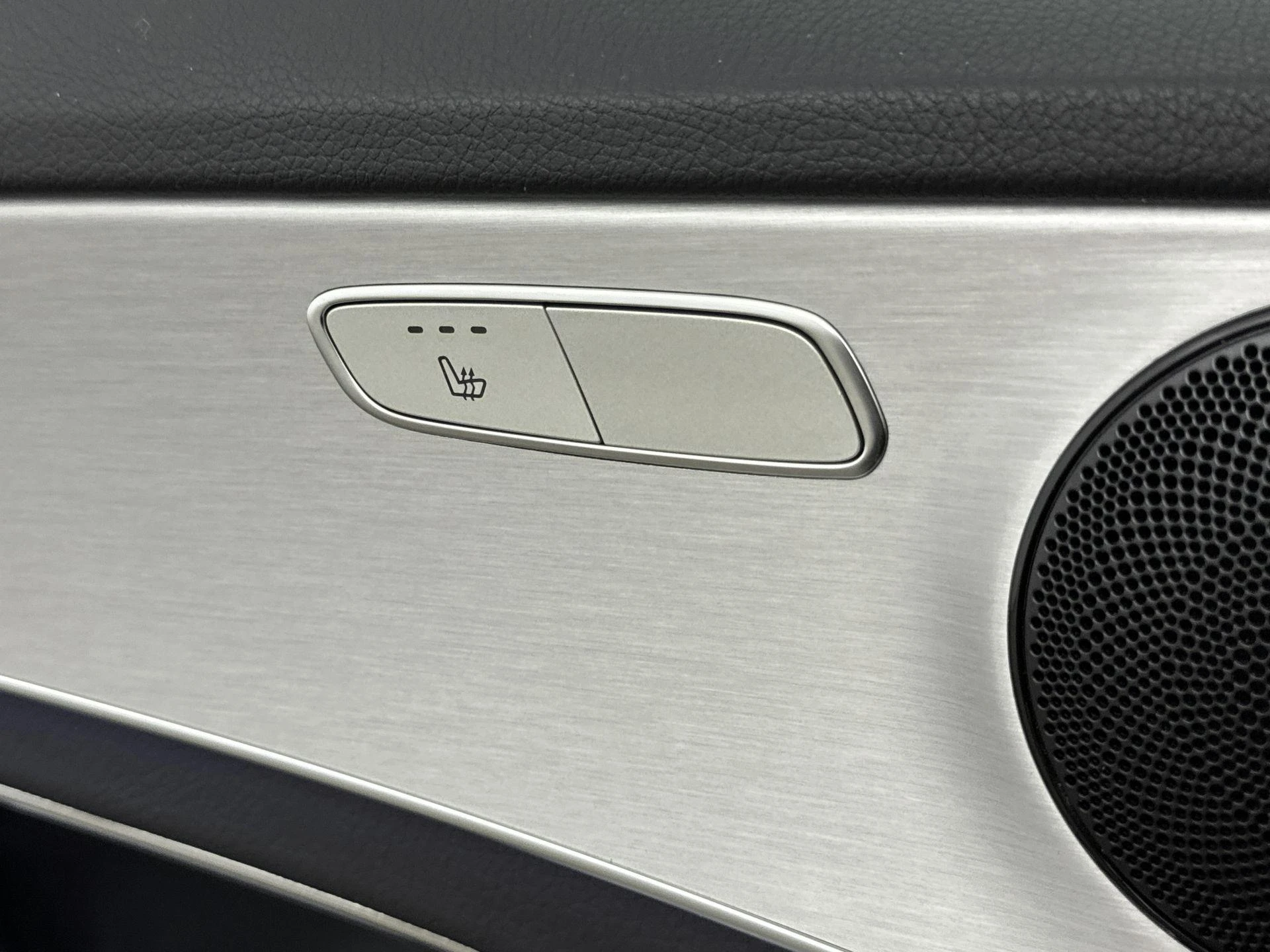 Mercedes-Benz-C-Klasse-image-14