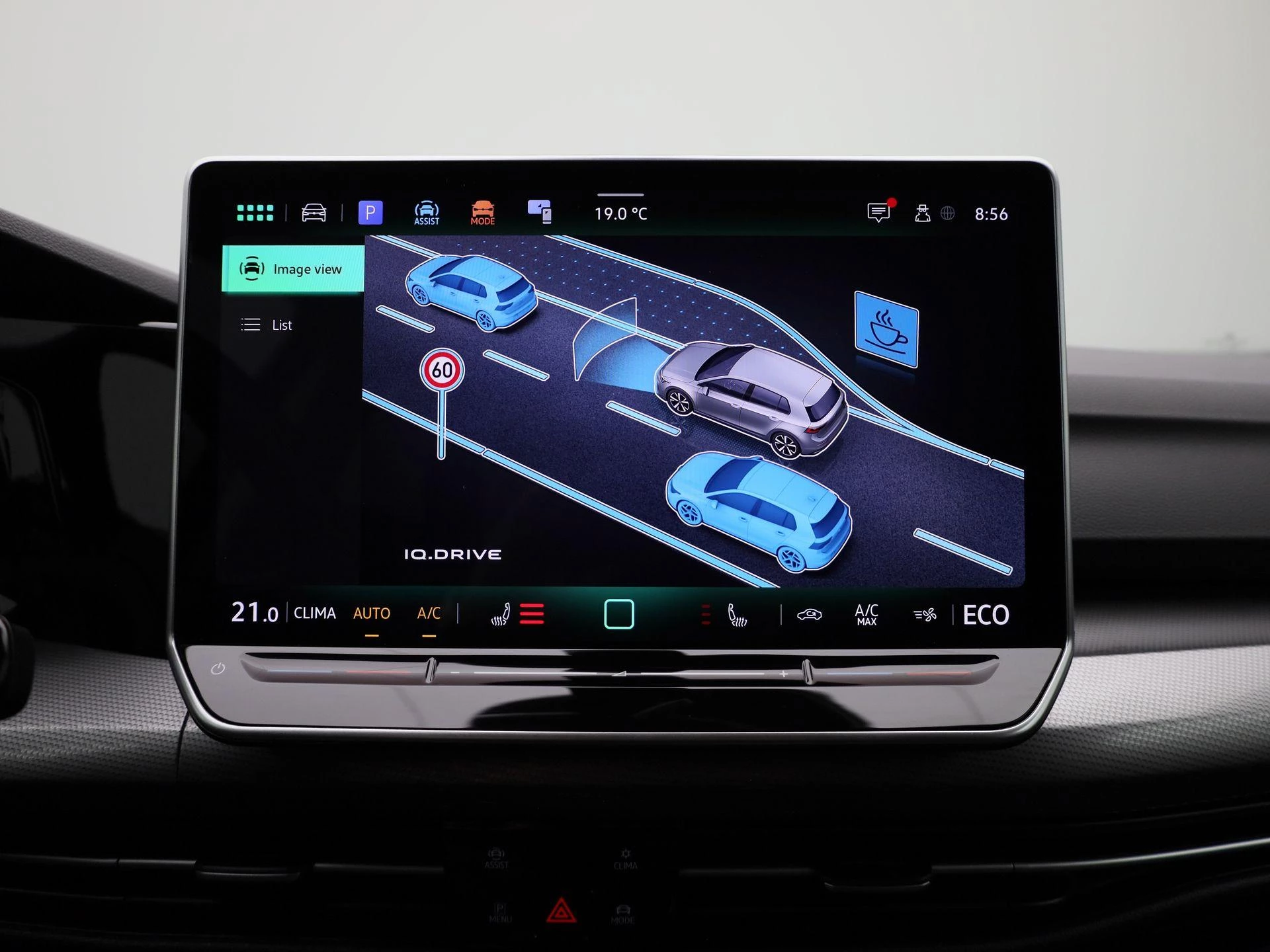 Volkswagen-Golf-image-28