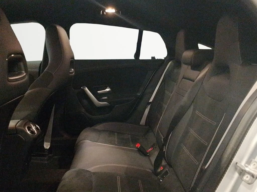 Mercedes-Benz-CLA 200 d-image-20