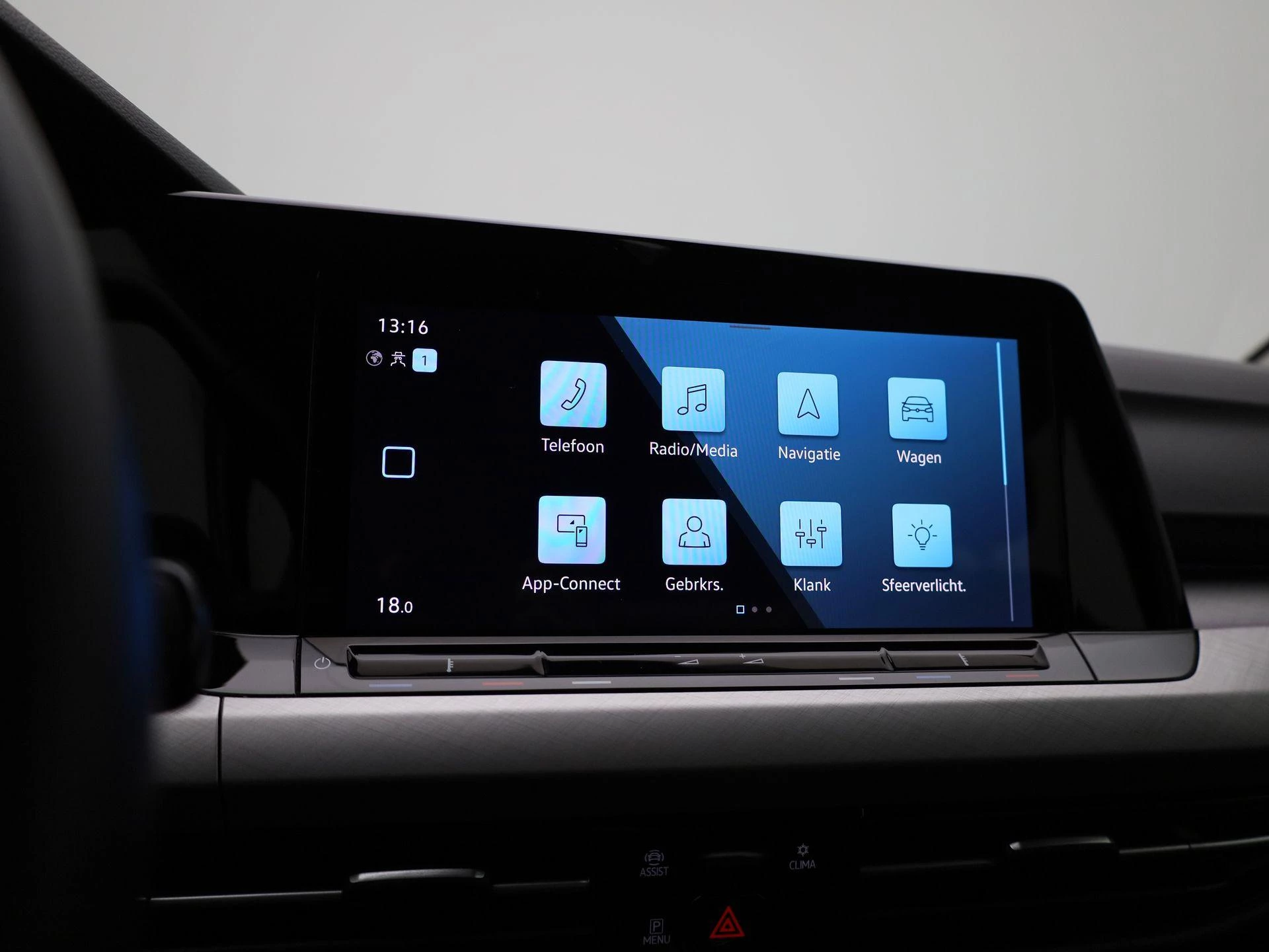 Volkswagen-Golf-image-27