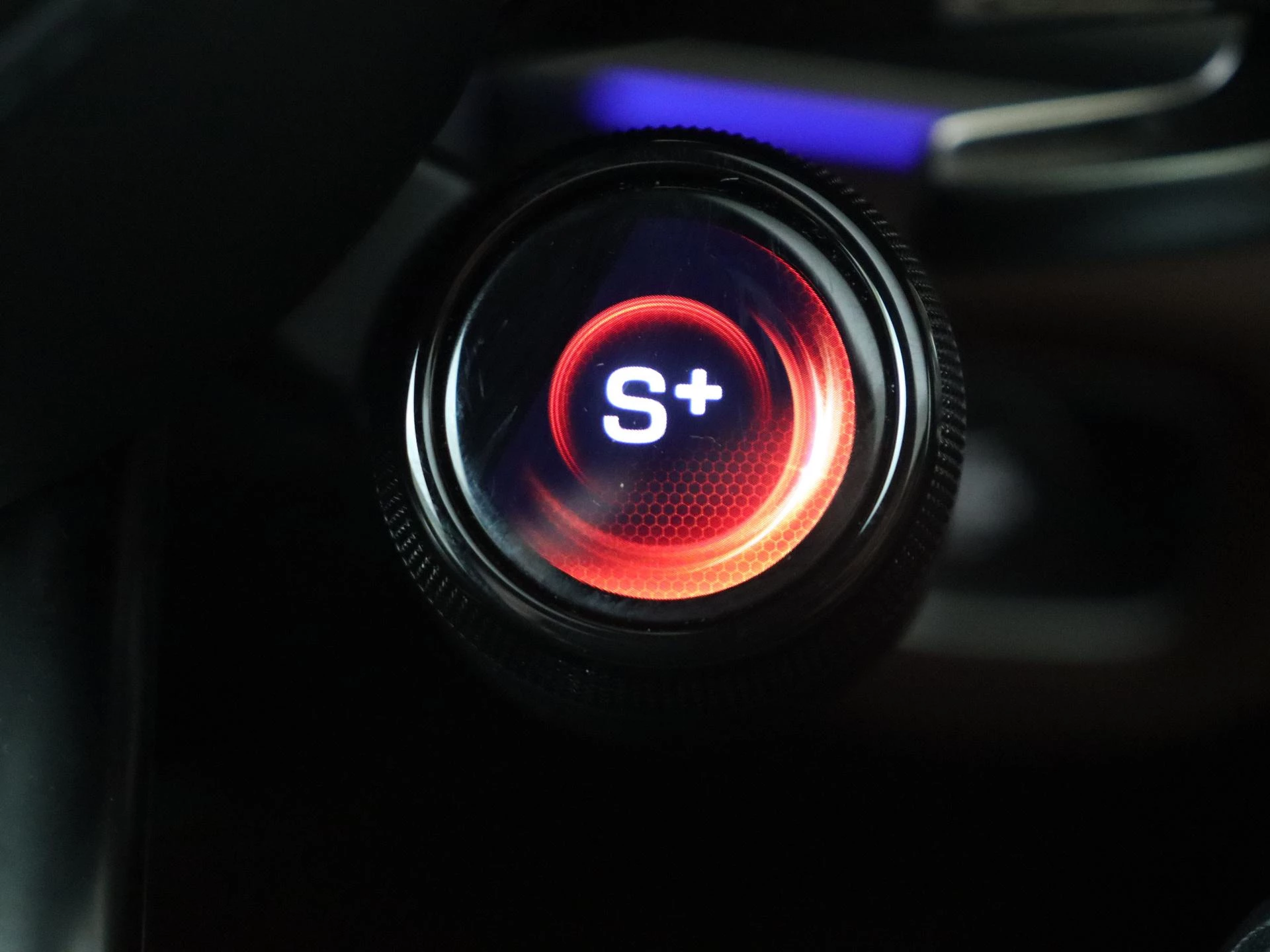 Mercedes-Benz-GLE-image-21