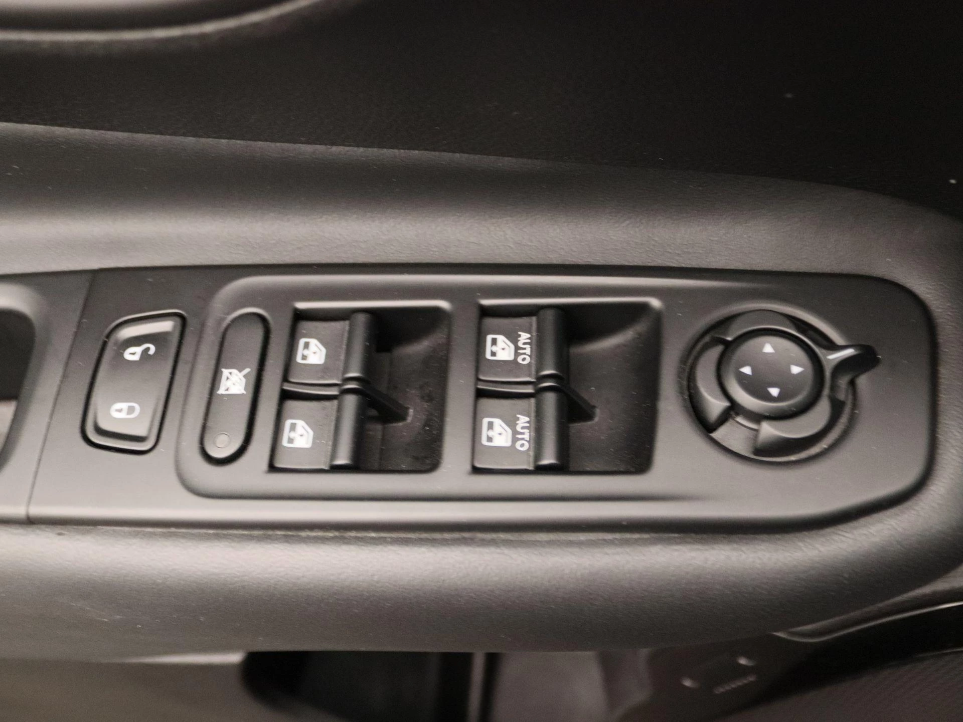 Jeep-Renegade-image-19