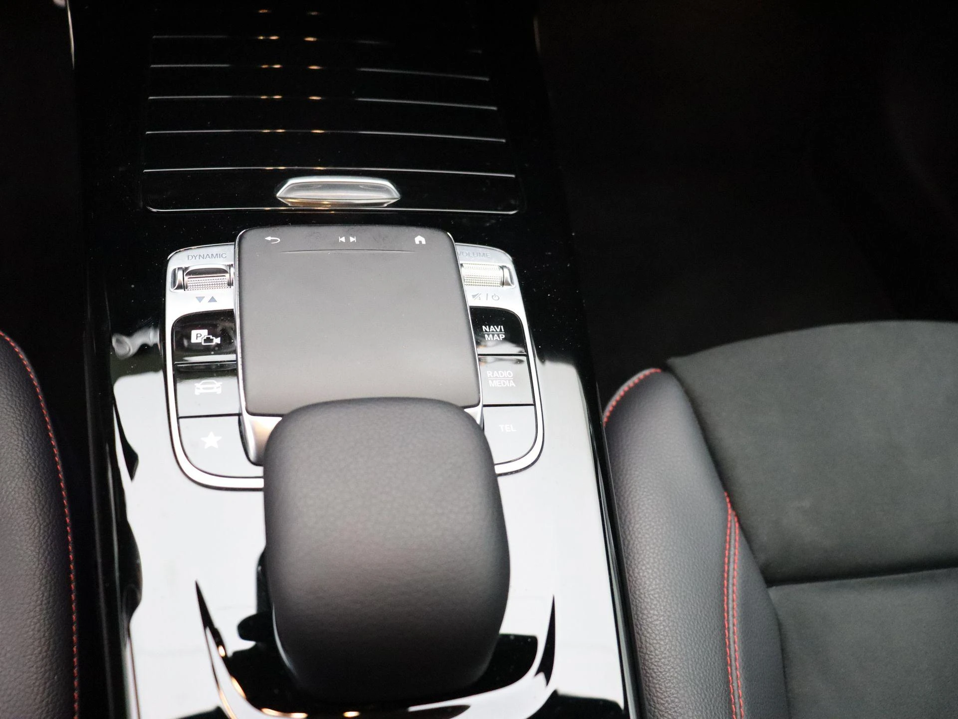 Mercedes-Benz-CLA-image-15