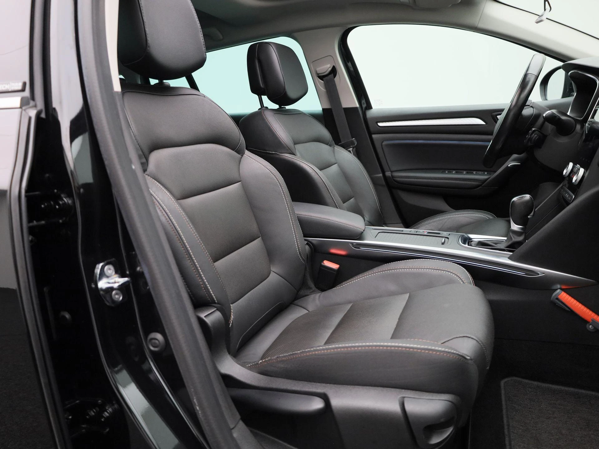 Renault-Megane E-Tech-image-34