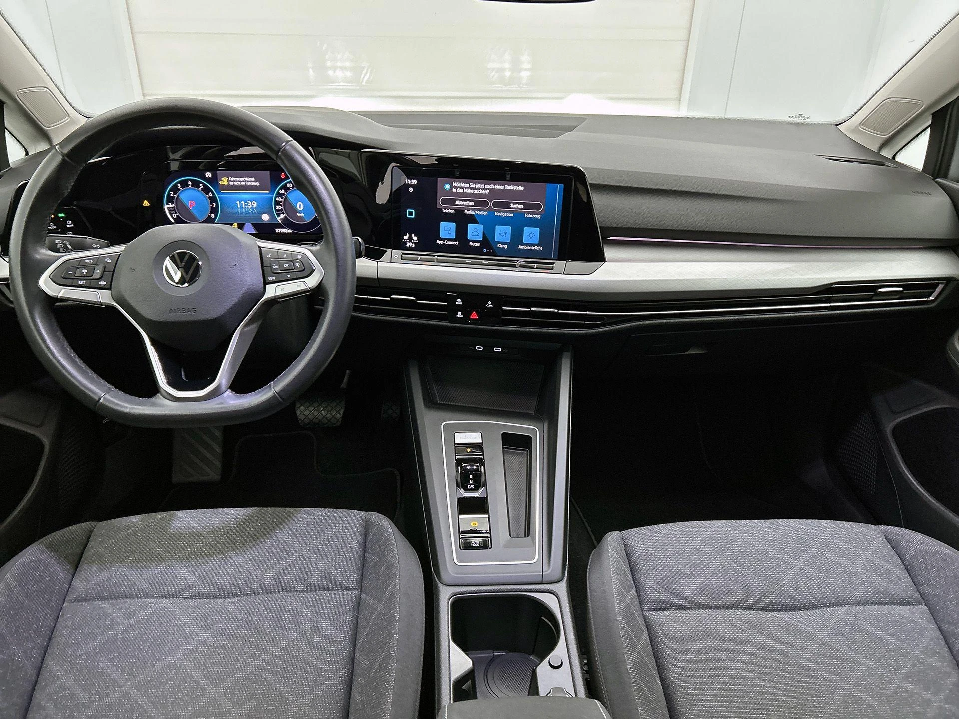 Volkswagen-Golf-image-18