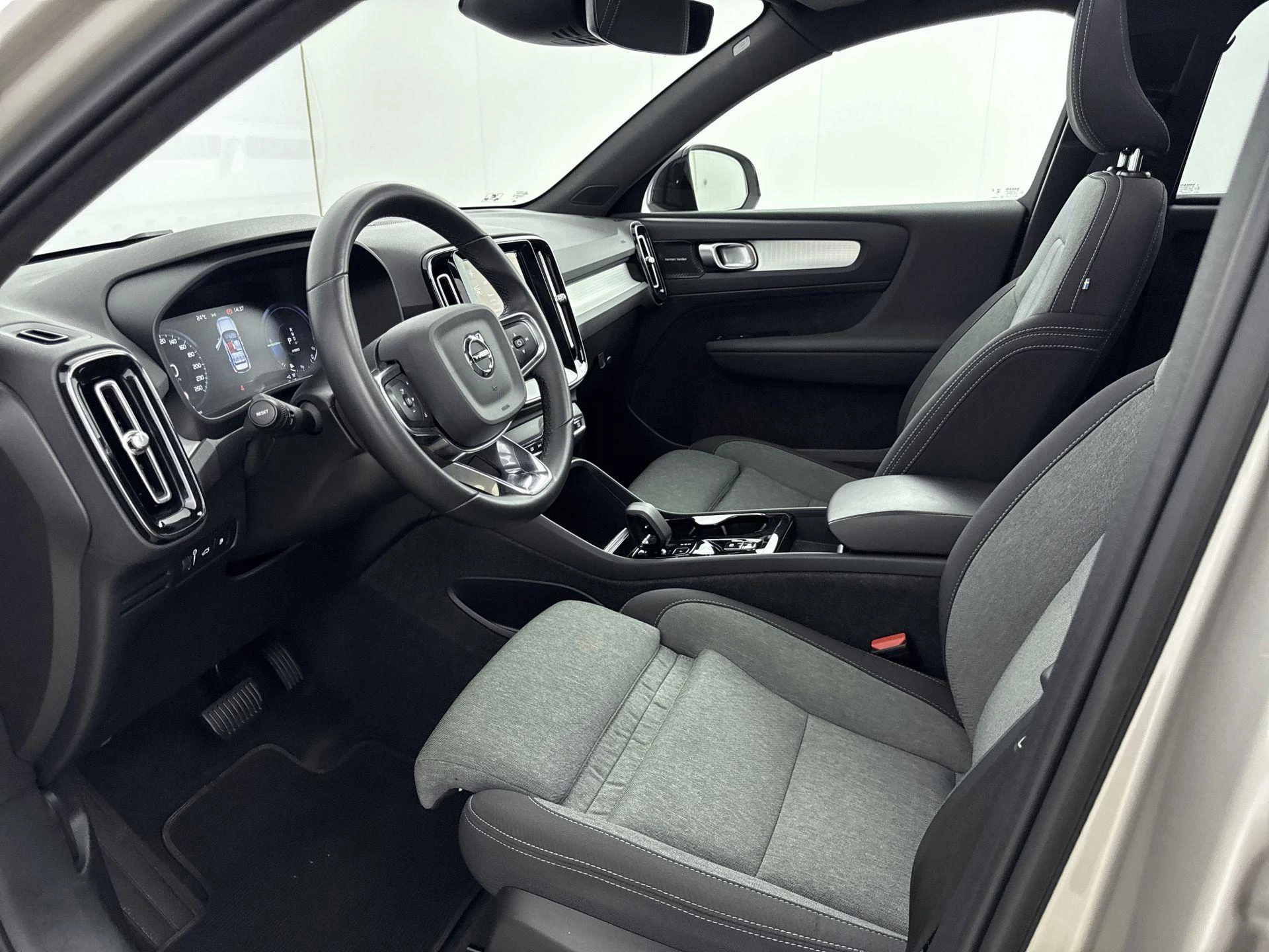 Volvo XC40 T4 Recharge Plus Dark