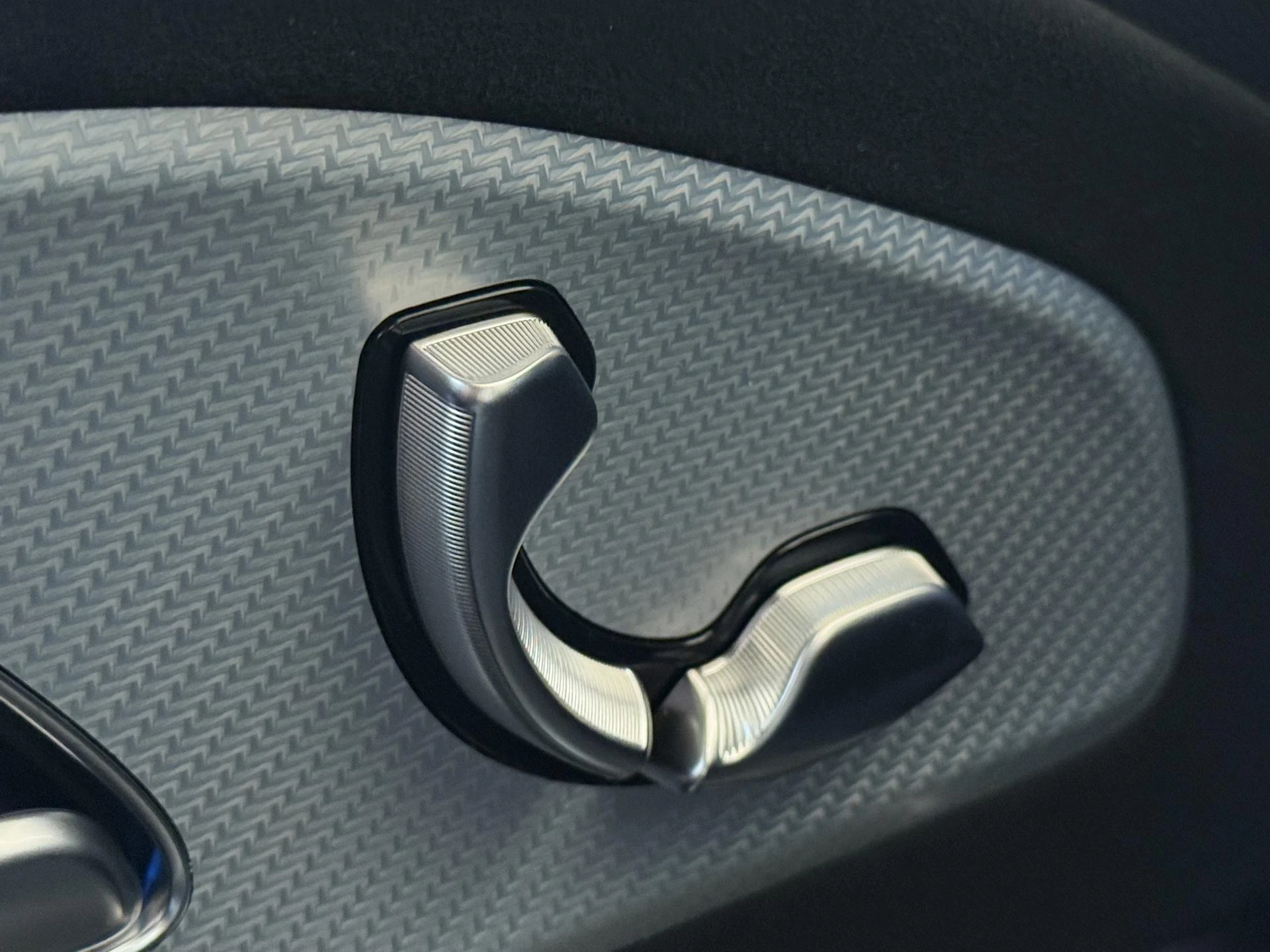 Mercedes-Benz-CLA-image-22