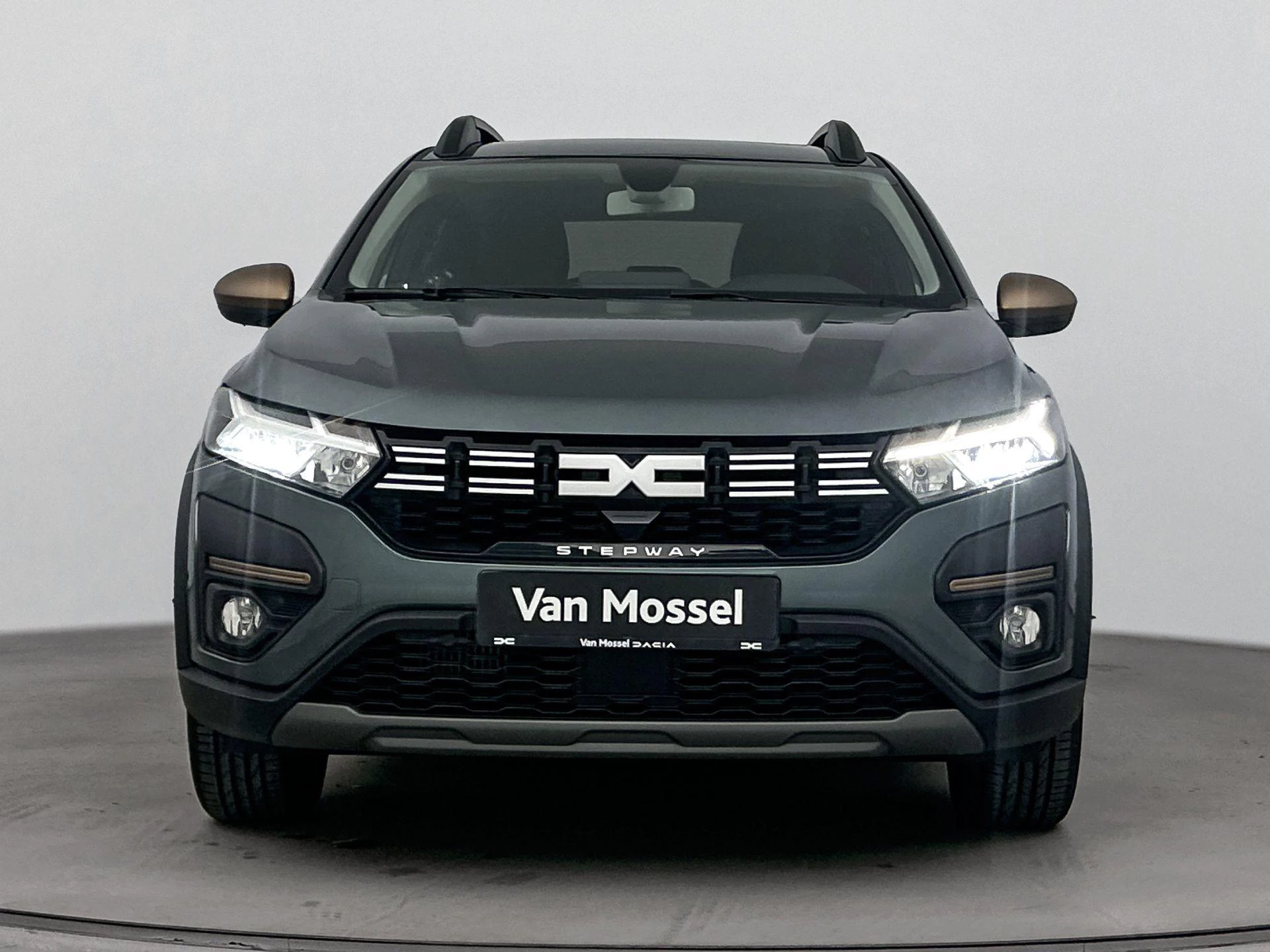 Dacia-Sandero Stepway-image-4