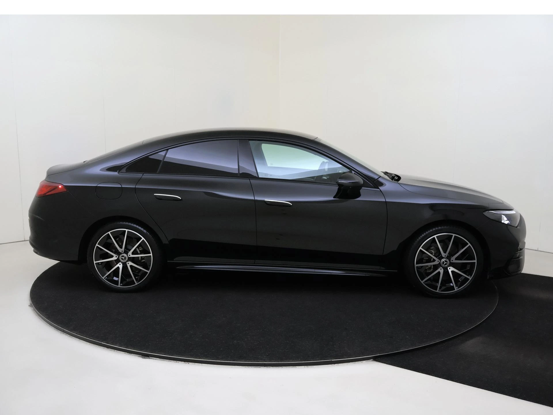 Mercedes-Benz-CLA-image-8