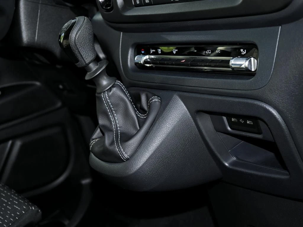 Mercedes-Benz-Vito 116-image-11