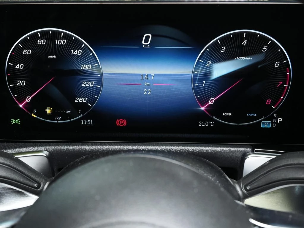 Mercedes-Benz-GLB 200-image-10