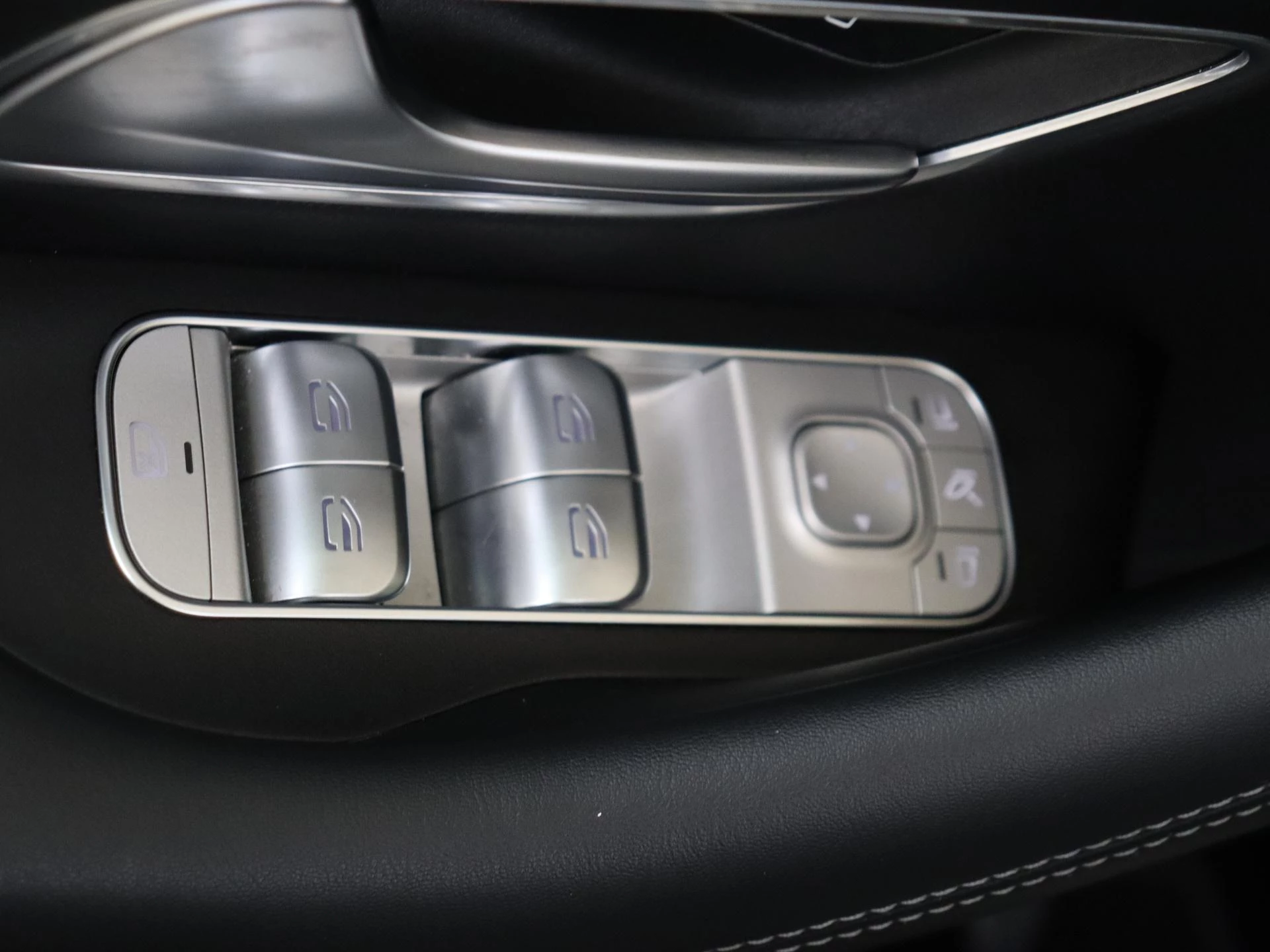 Mercedes-Benz-GLE-image-31