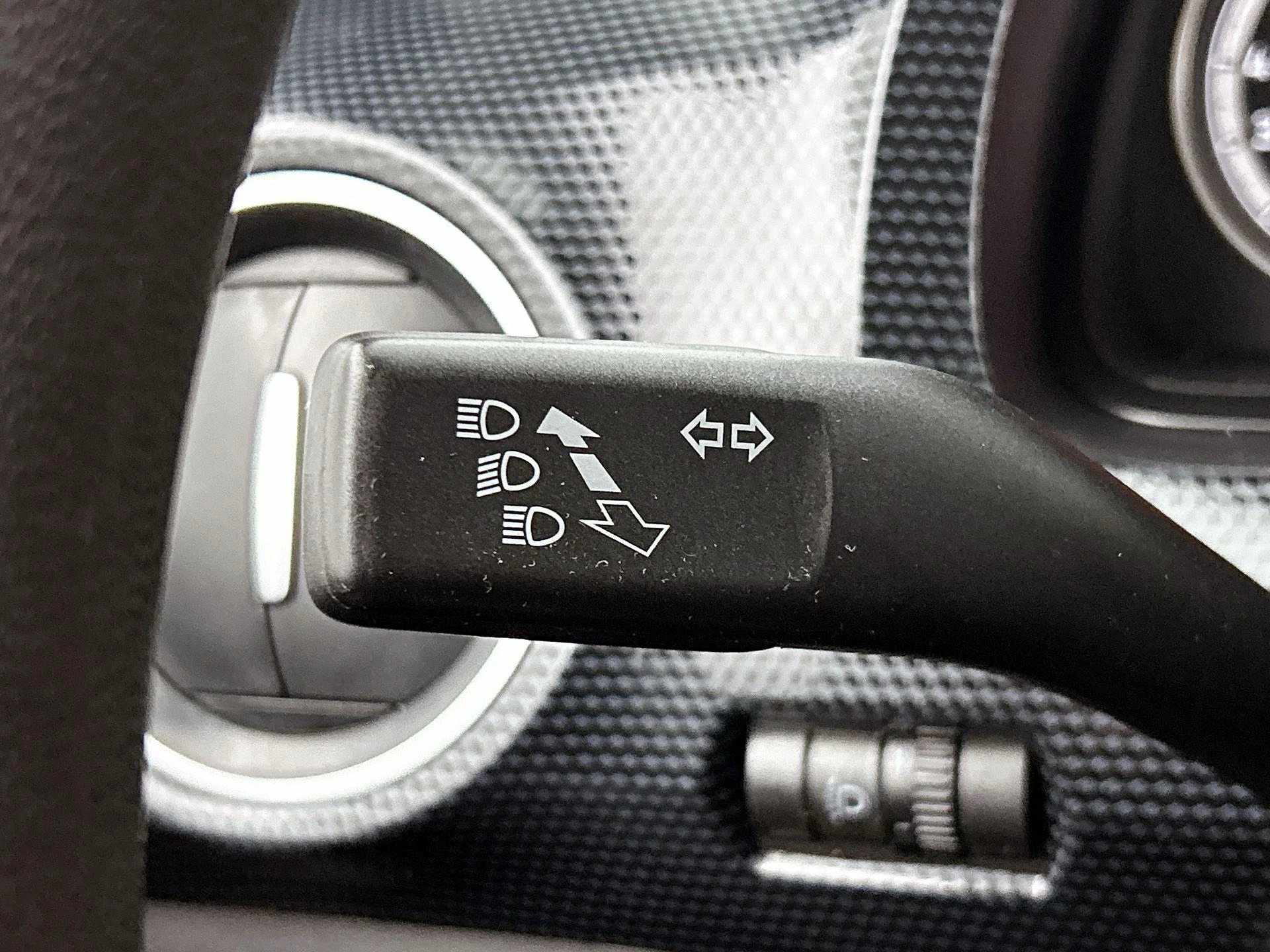Volkswagen-up!-image-7