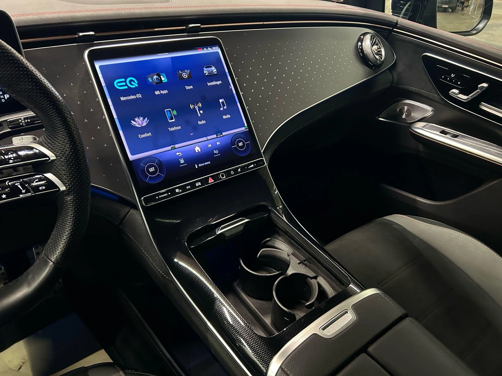 Mercedes-Benz-EQE-image-7