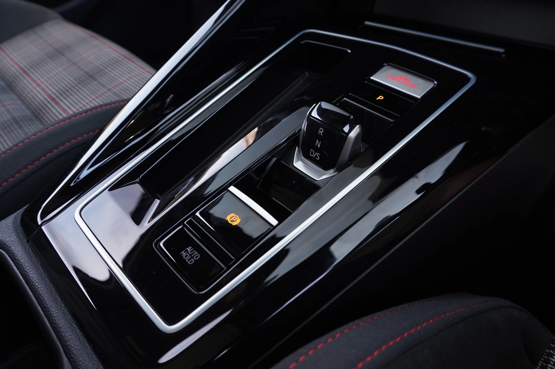 Volkswagen-Golf-image-21