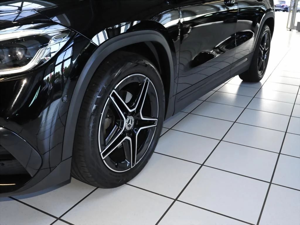 Mercedes-Benz-GLA 200 d-image-6