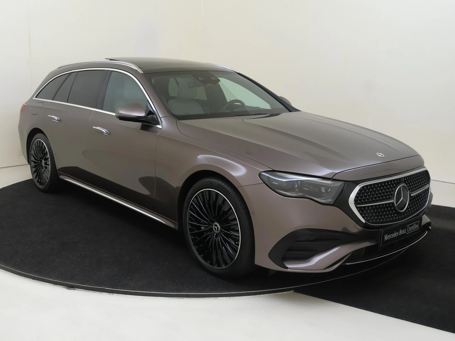 Mercedes-Benz-E-Klasse-image-1