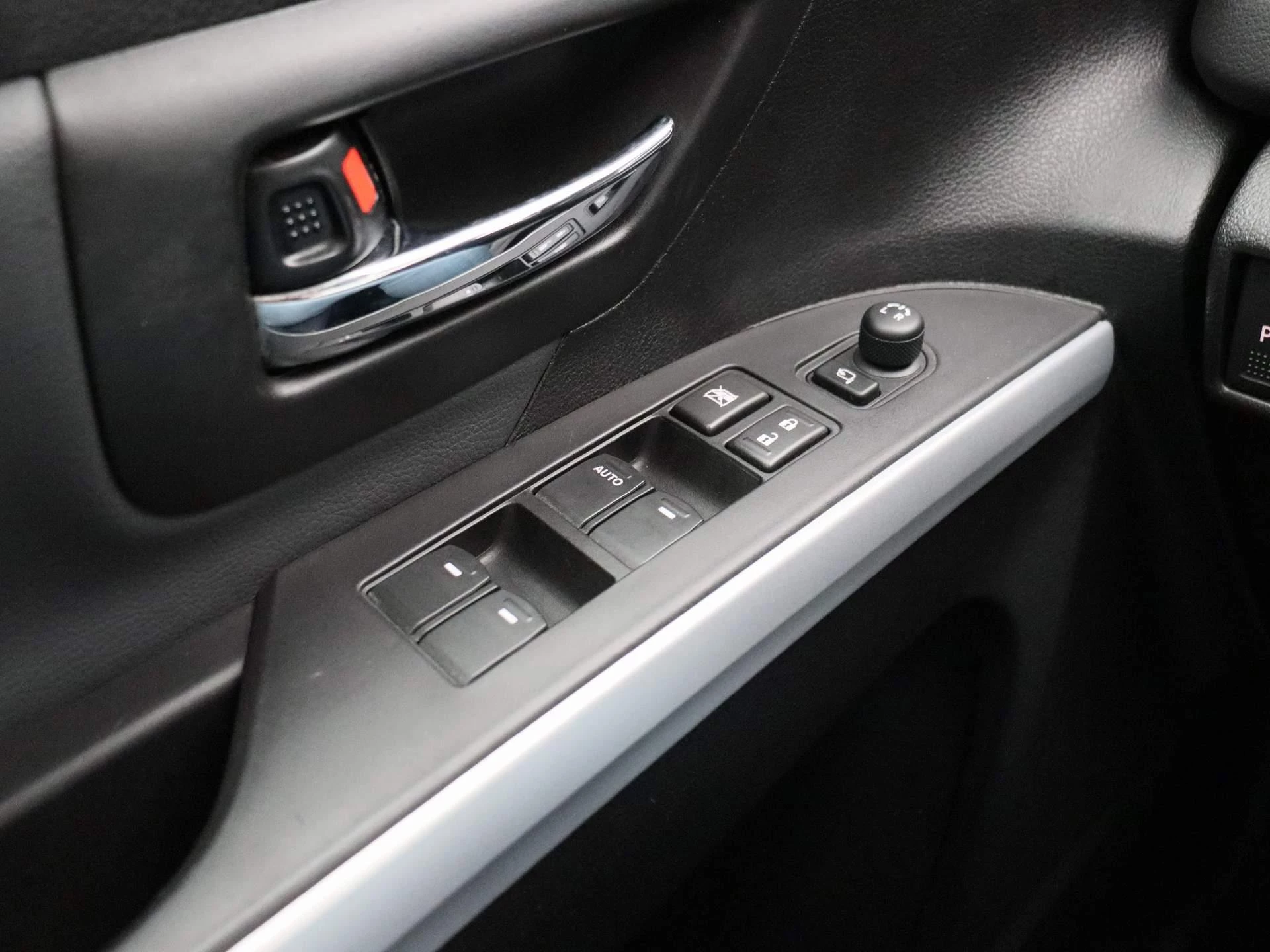 Suzuki-S-Cross-image-25