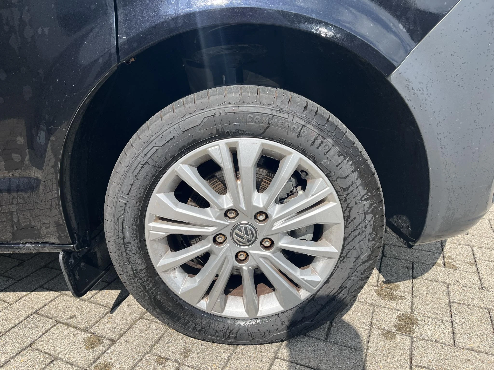 Volkswagen-Transporter-image-1