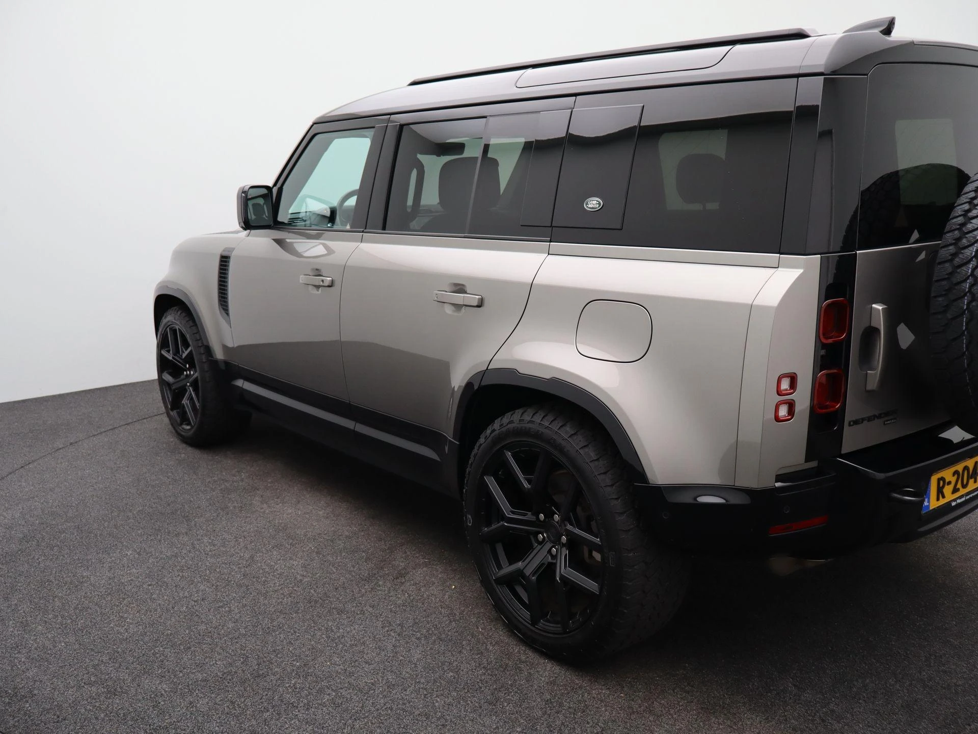 Land Rover-Defender-image-37
