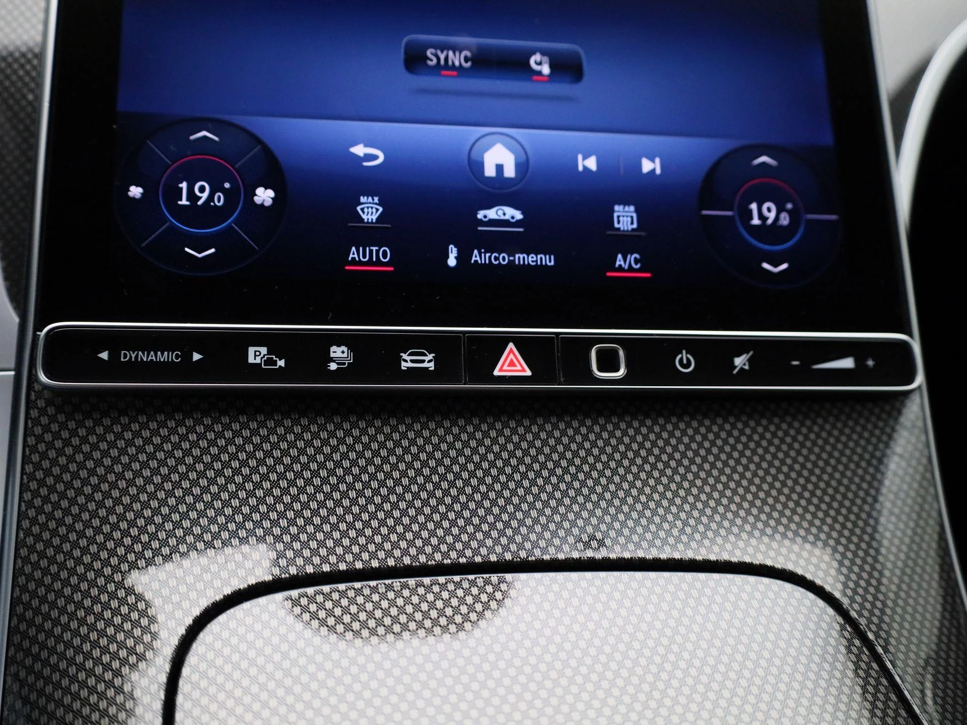 Mercedes-Benz-C-Klasse-image-20