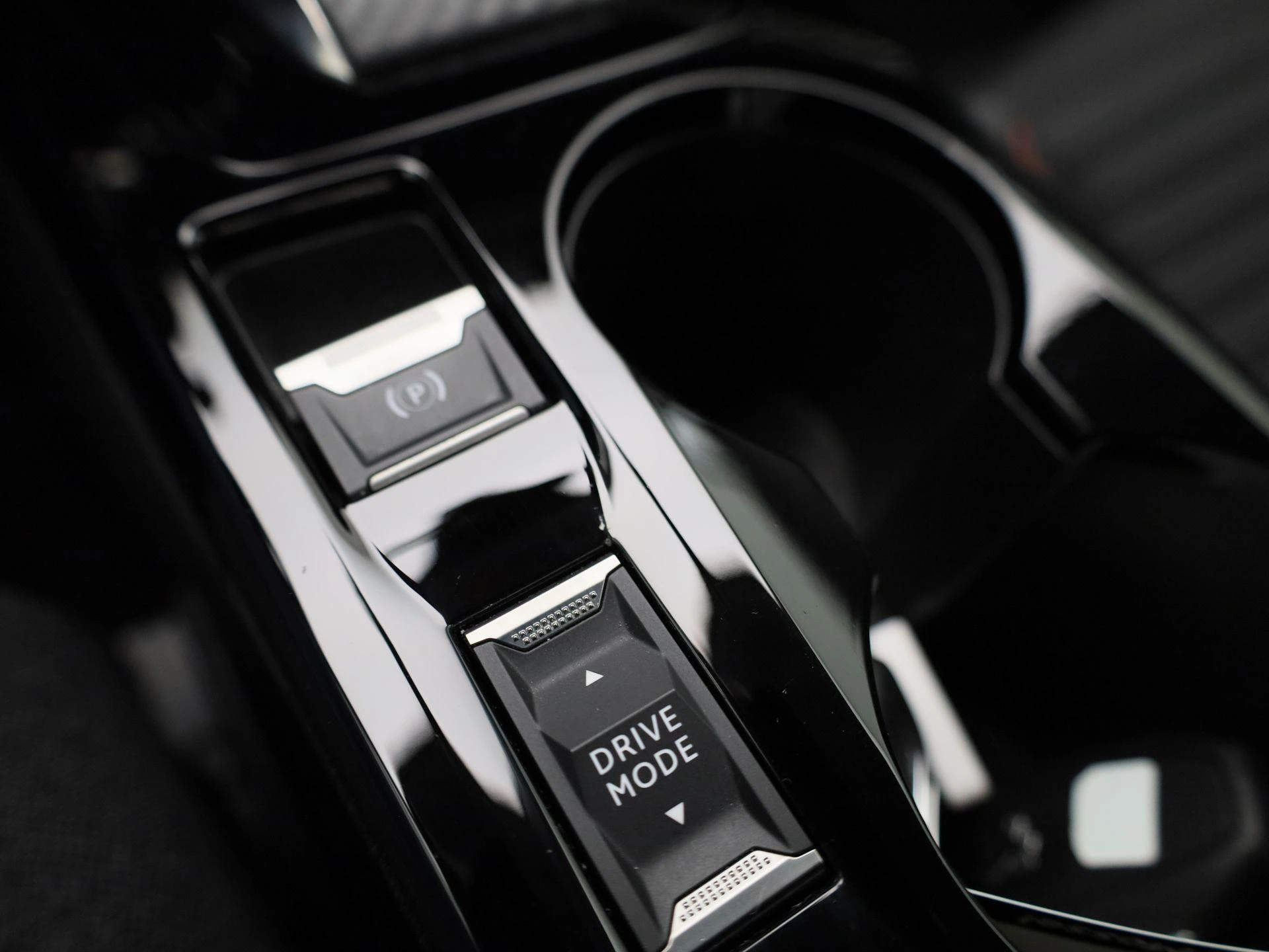 Peugeot-e-208-image-28