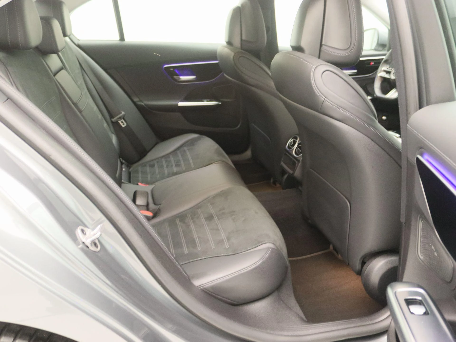 Mercedes-Benz-C-Klasse-image-23