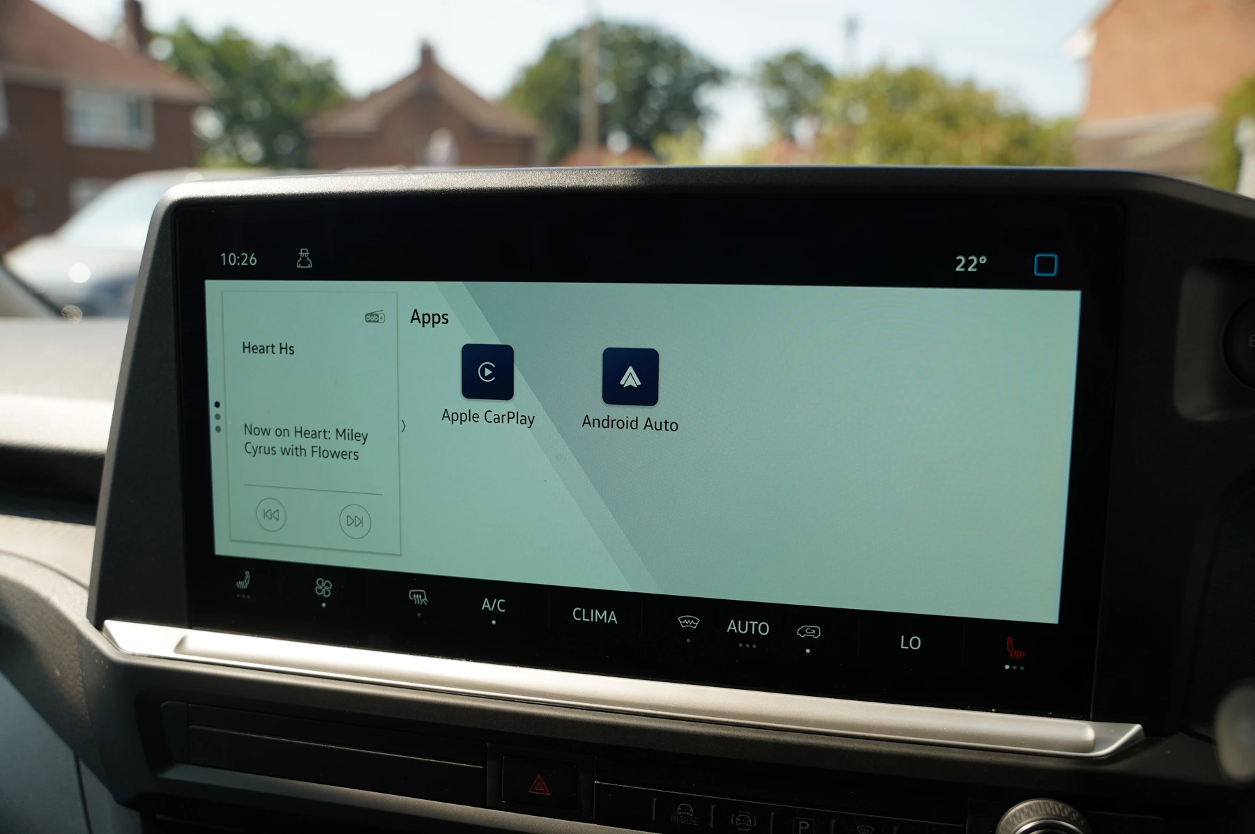 Volkswagen-Transporter-image-19