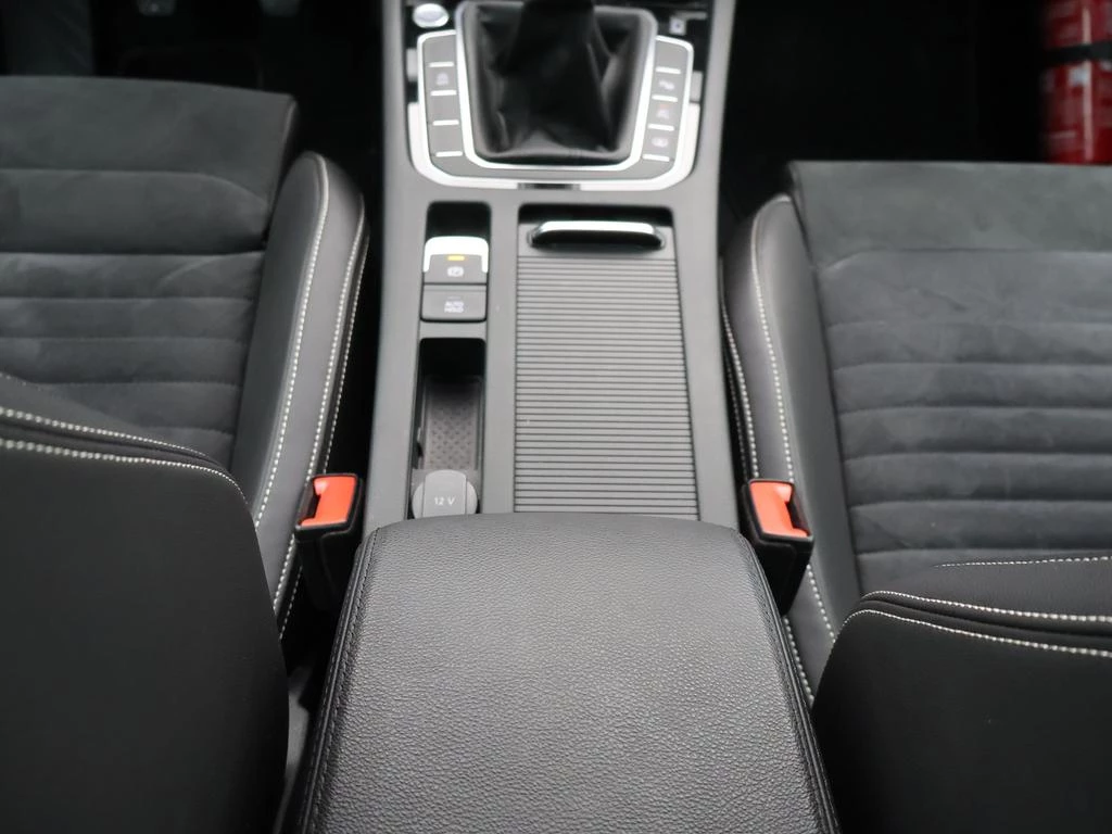 Volkswagen Passat Passat Elegance Business 1.5TSI 150PK* *LEDER*ALCANTARA*CAMERA*VIRTUAL COCKPIT*ACC*PDC*ZETELVERWARMING*...*