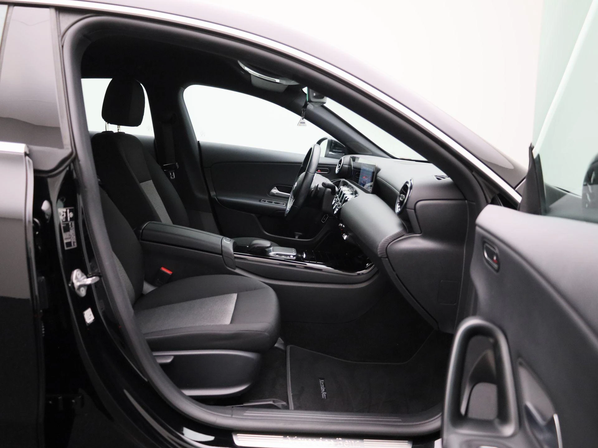 Mercedes-Benz-CLA-image-36