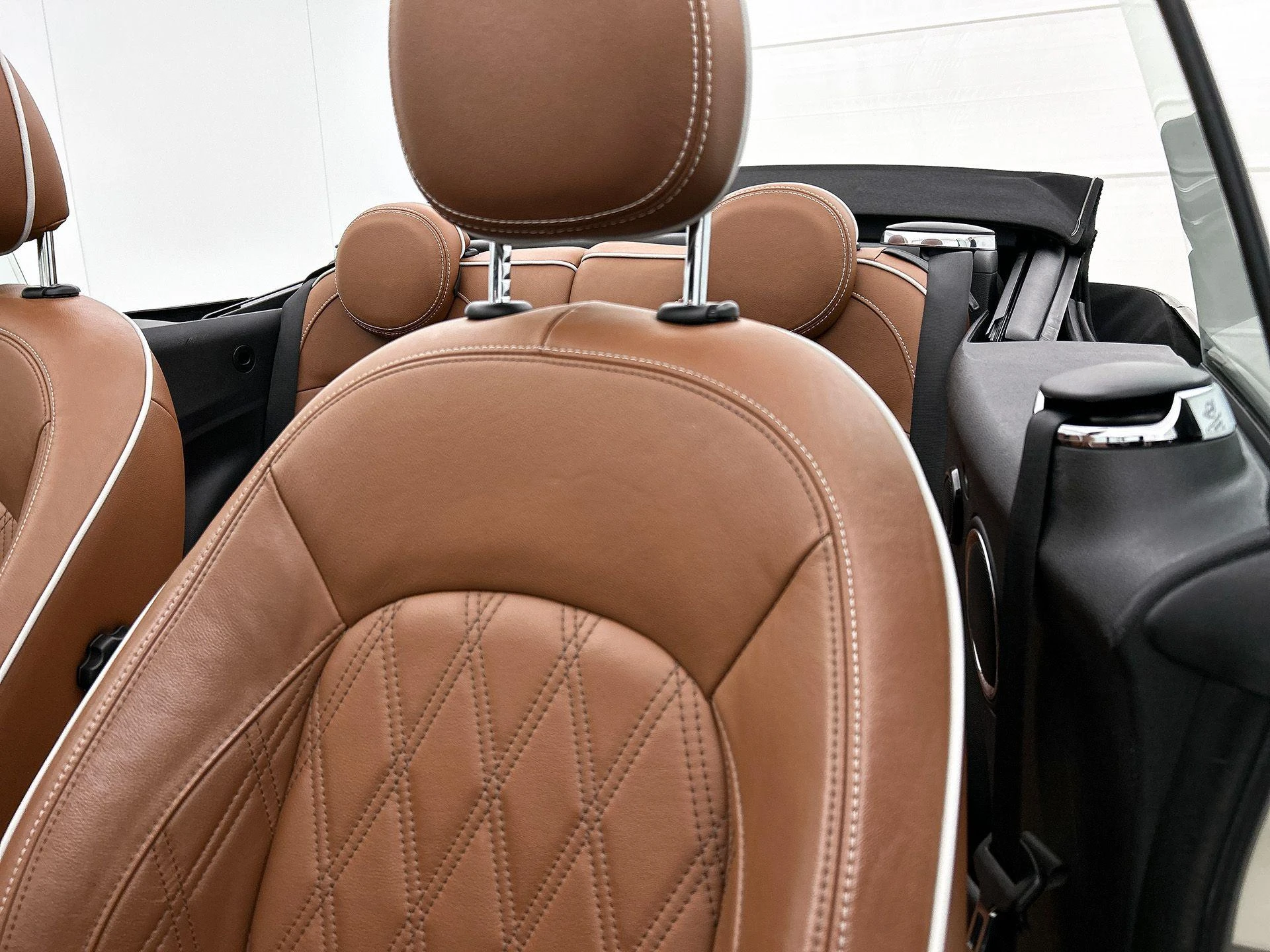 MINI-Cooper Cabrio-image-12