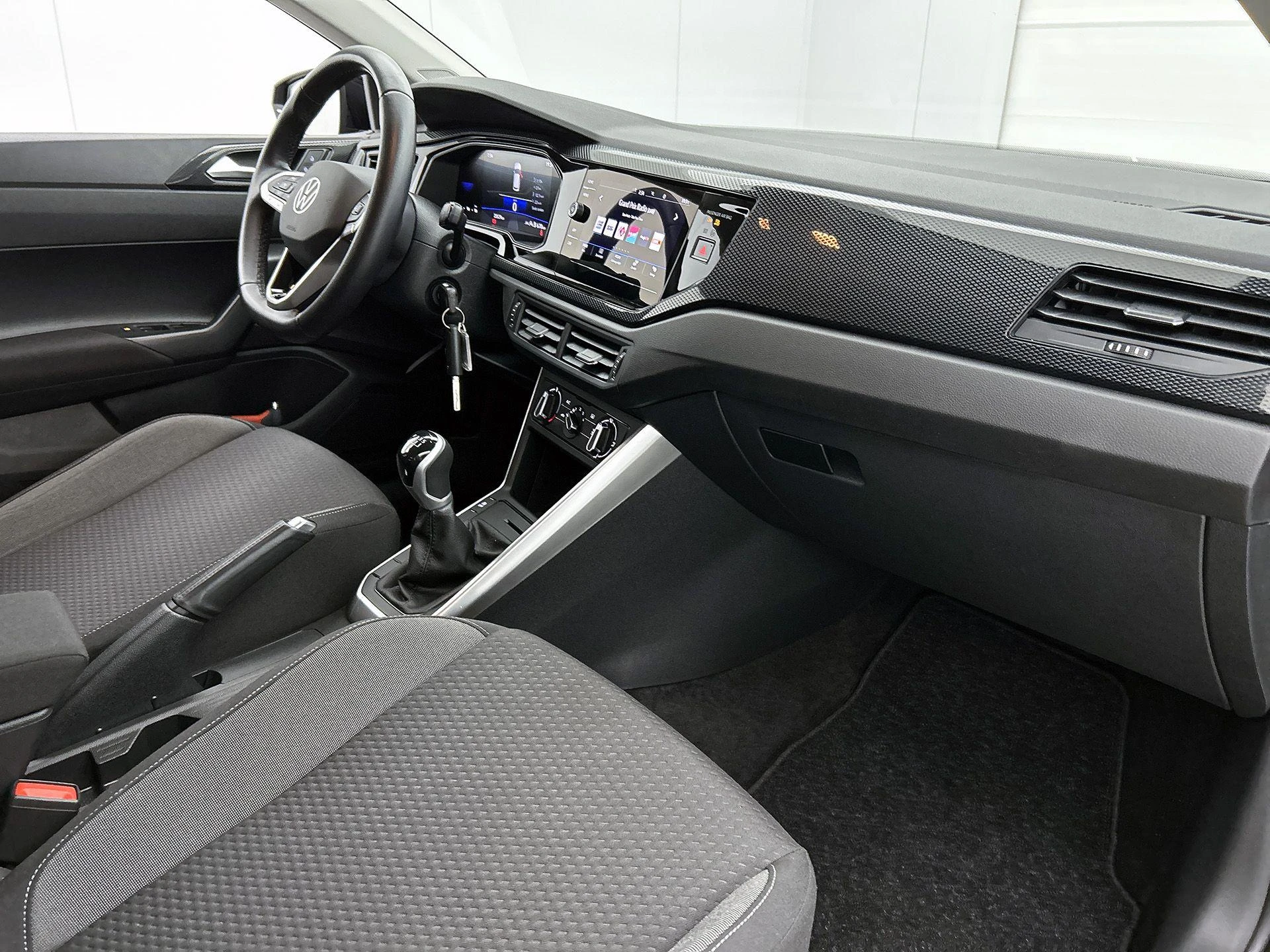 Volkswagen-Polo-image-18