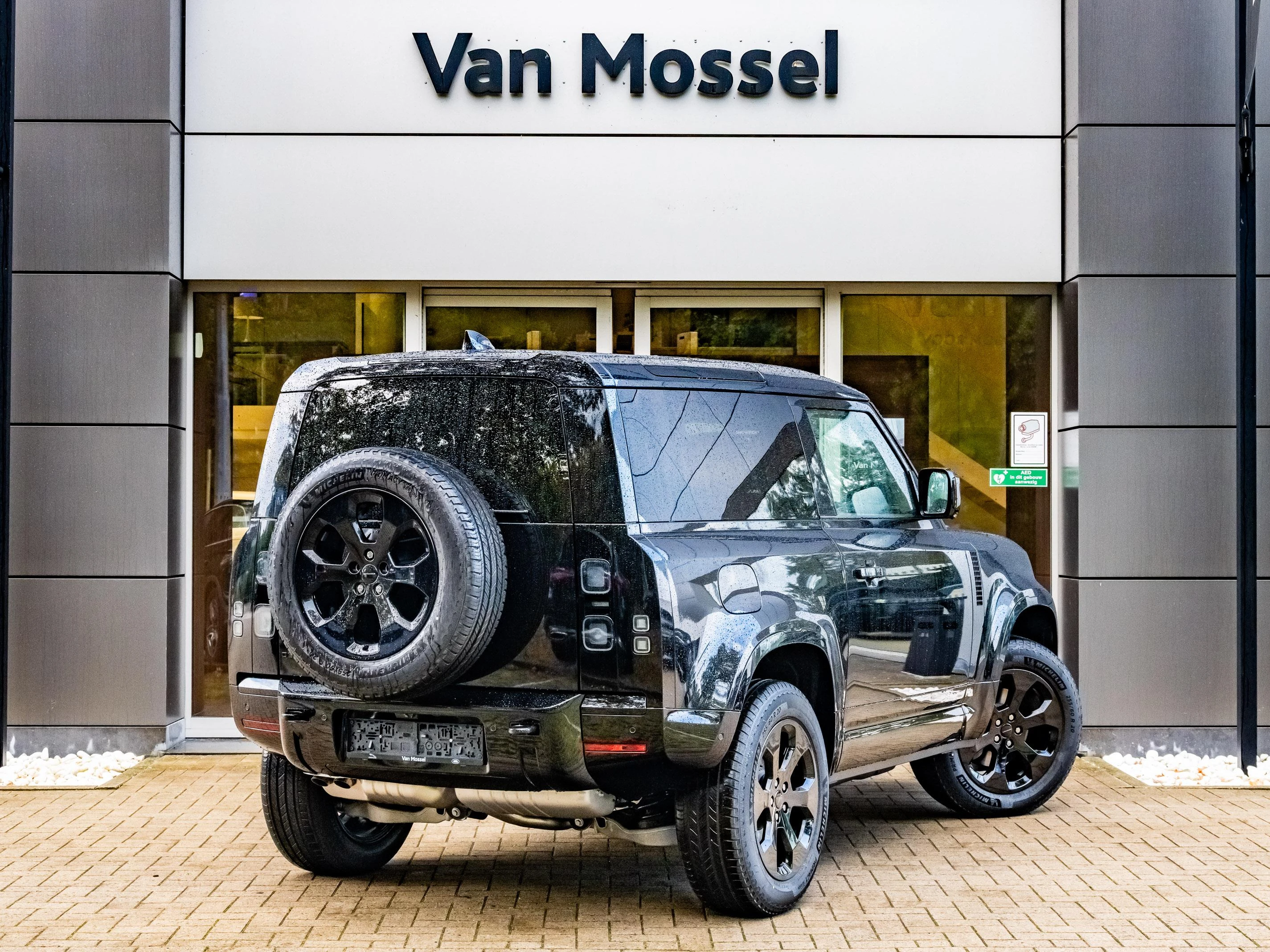 Land Rover-Defender-image-5