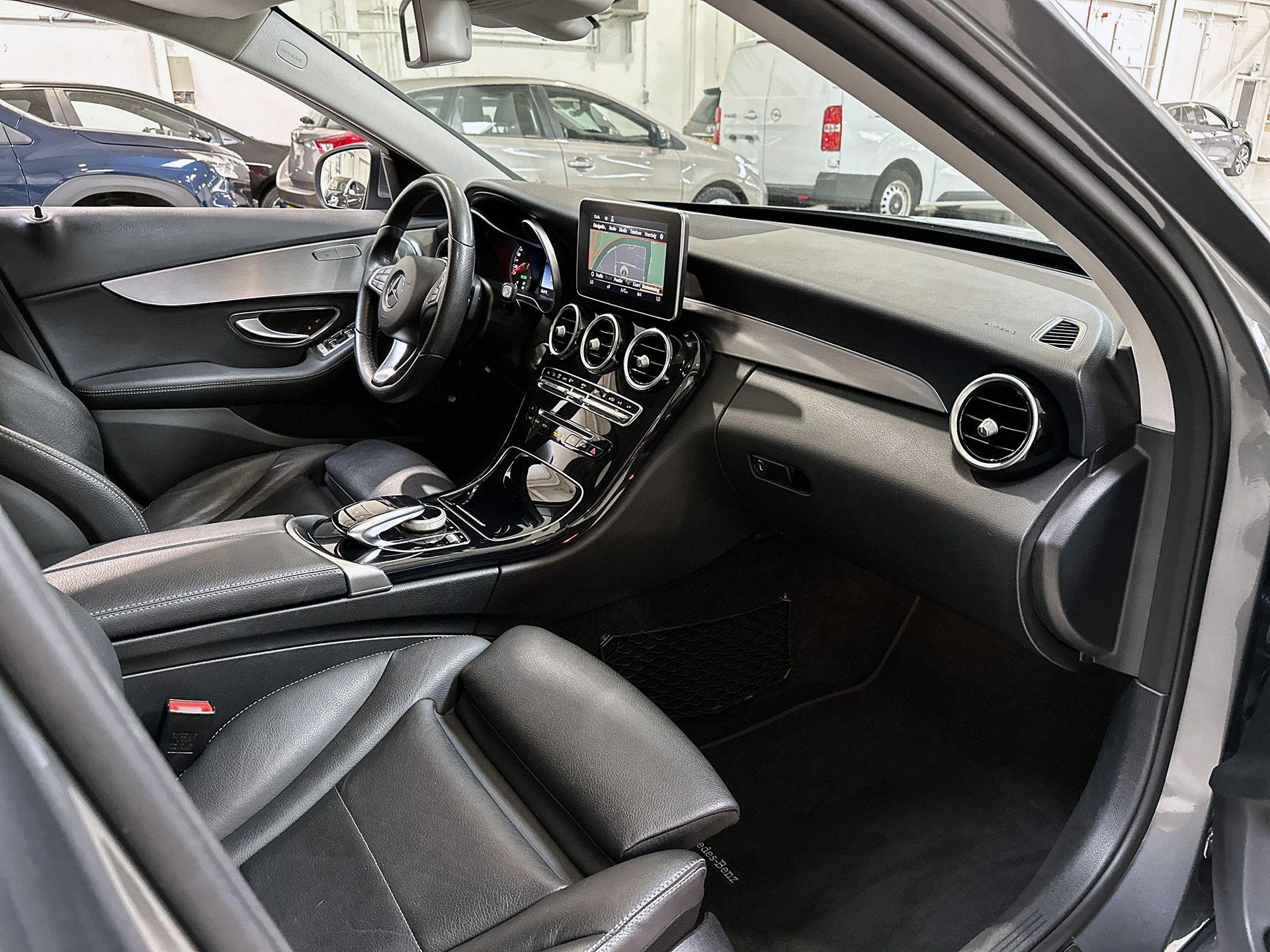 Mercedes-Benz-C-Klasse-image-15