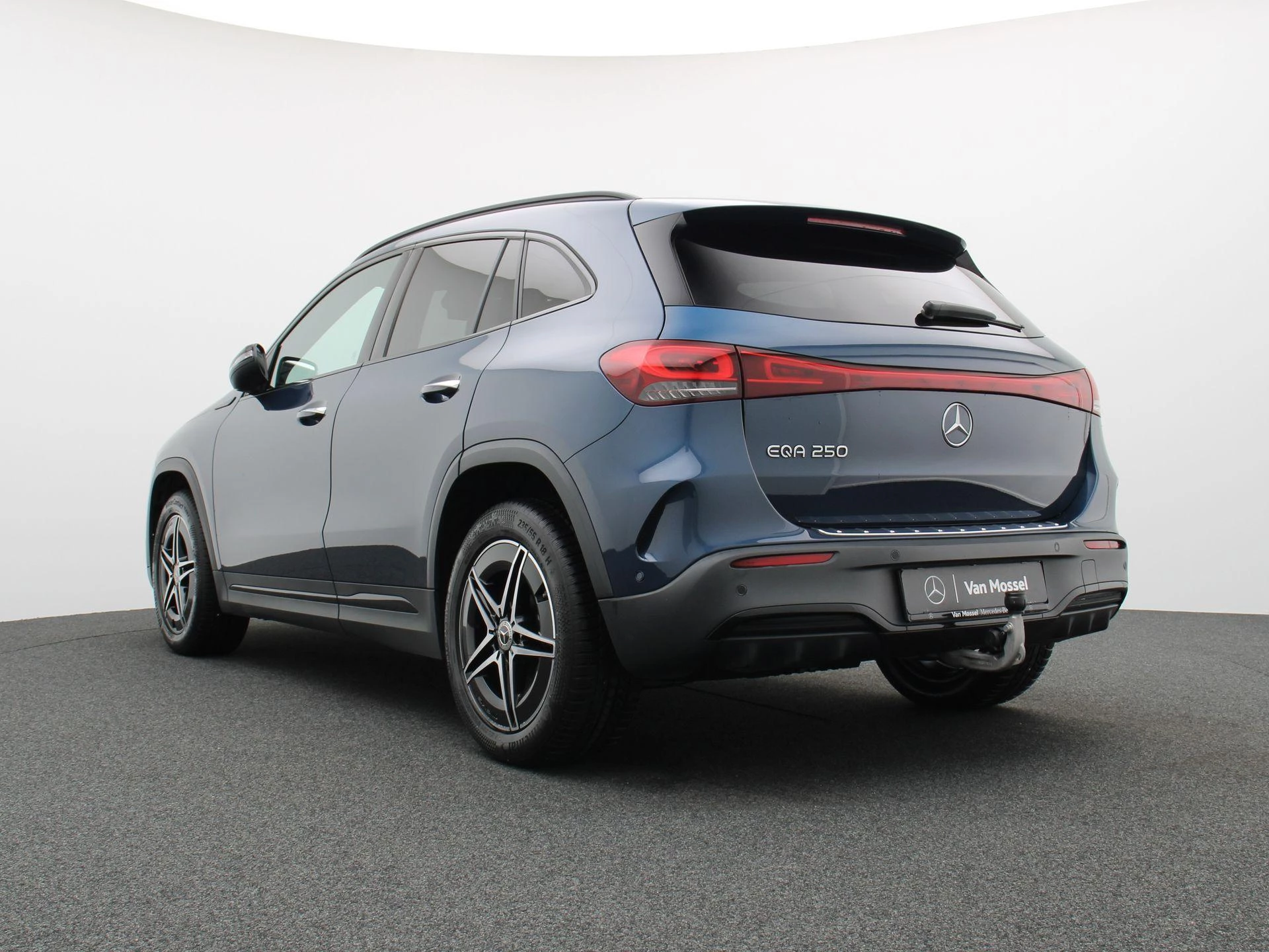 Mercedes-Benz EQA 250 AMG Line + TREKHAAK + KEY LESS + CAMERA +