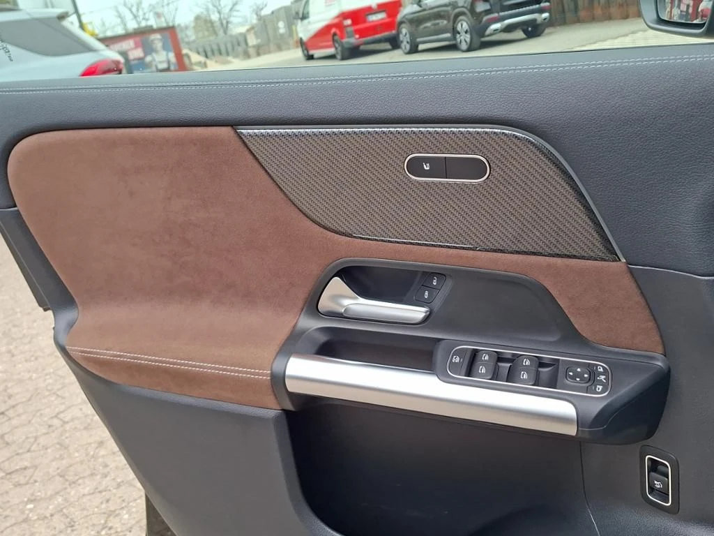 Mercedes-Benz-GLA 180 d-image-21