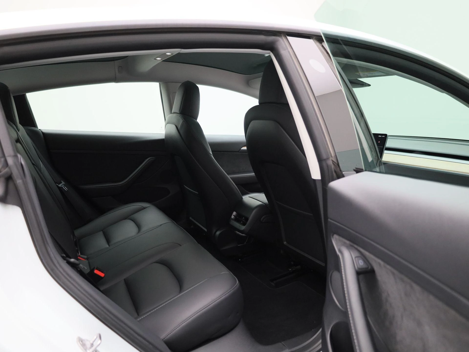 Tesla-Model 3-image-33