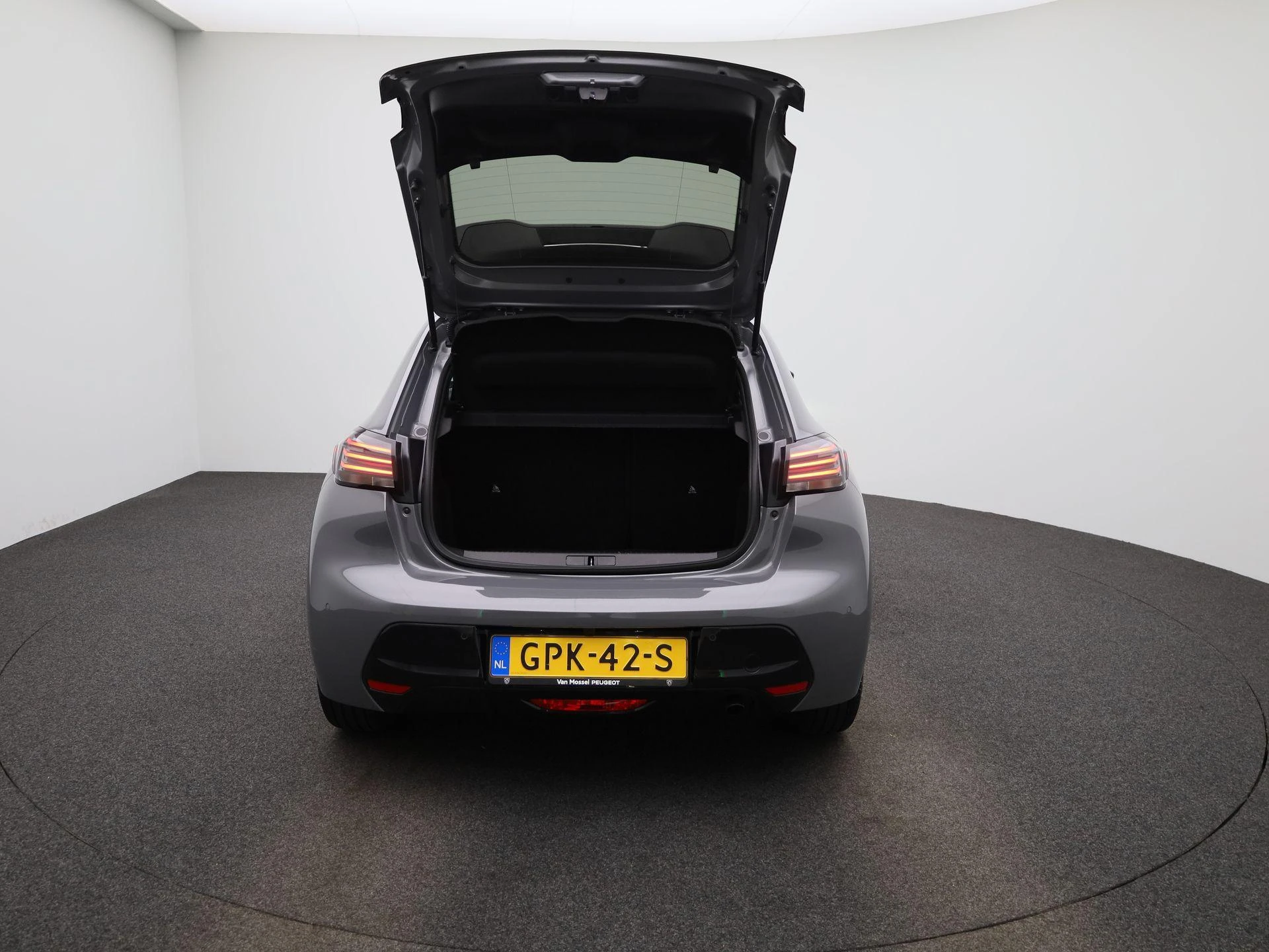 Peugeot 208 - 11