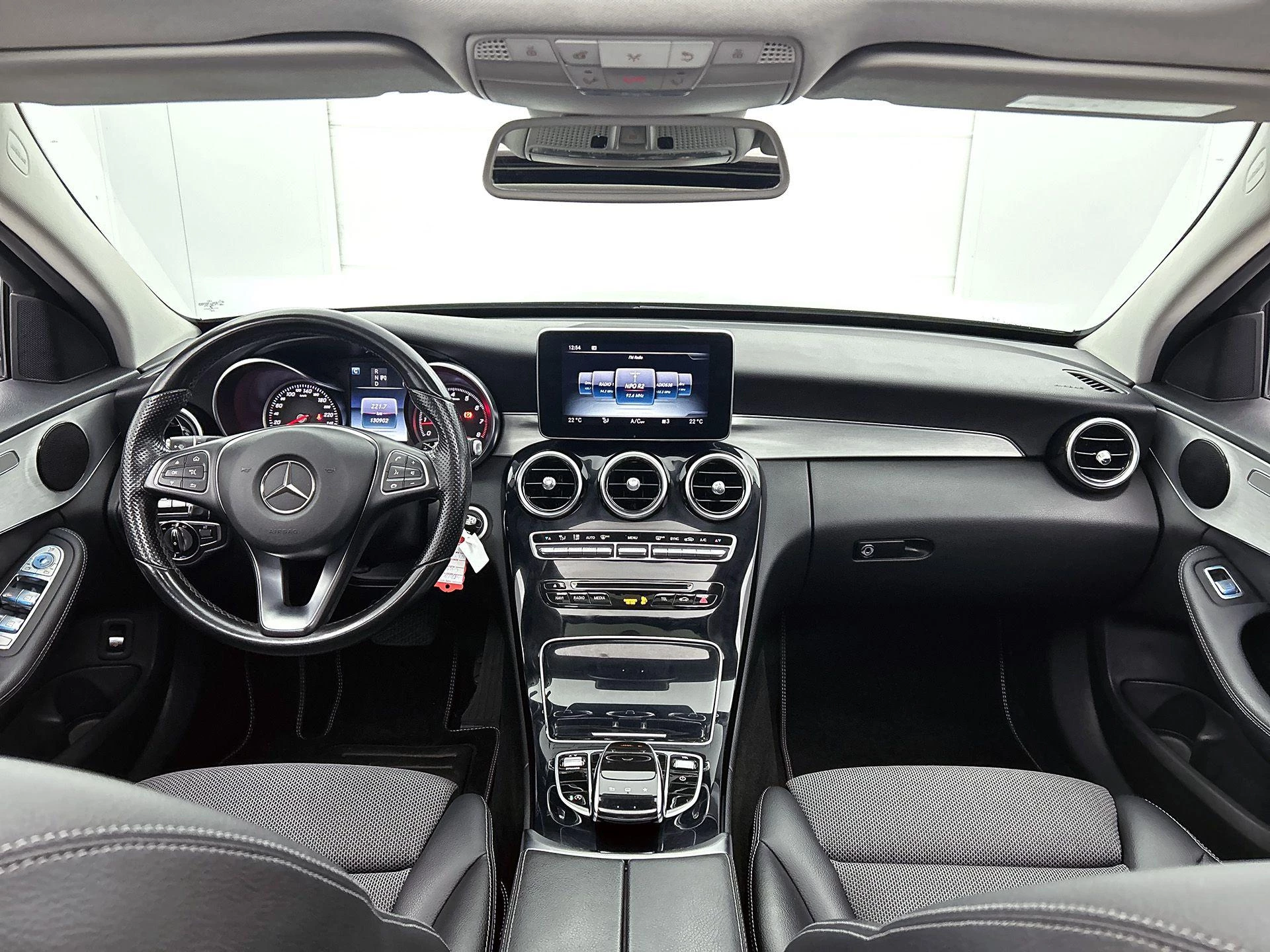 Mercedes-Benz-C-Klasse-image-21