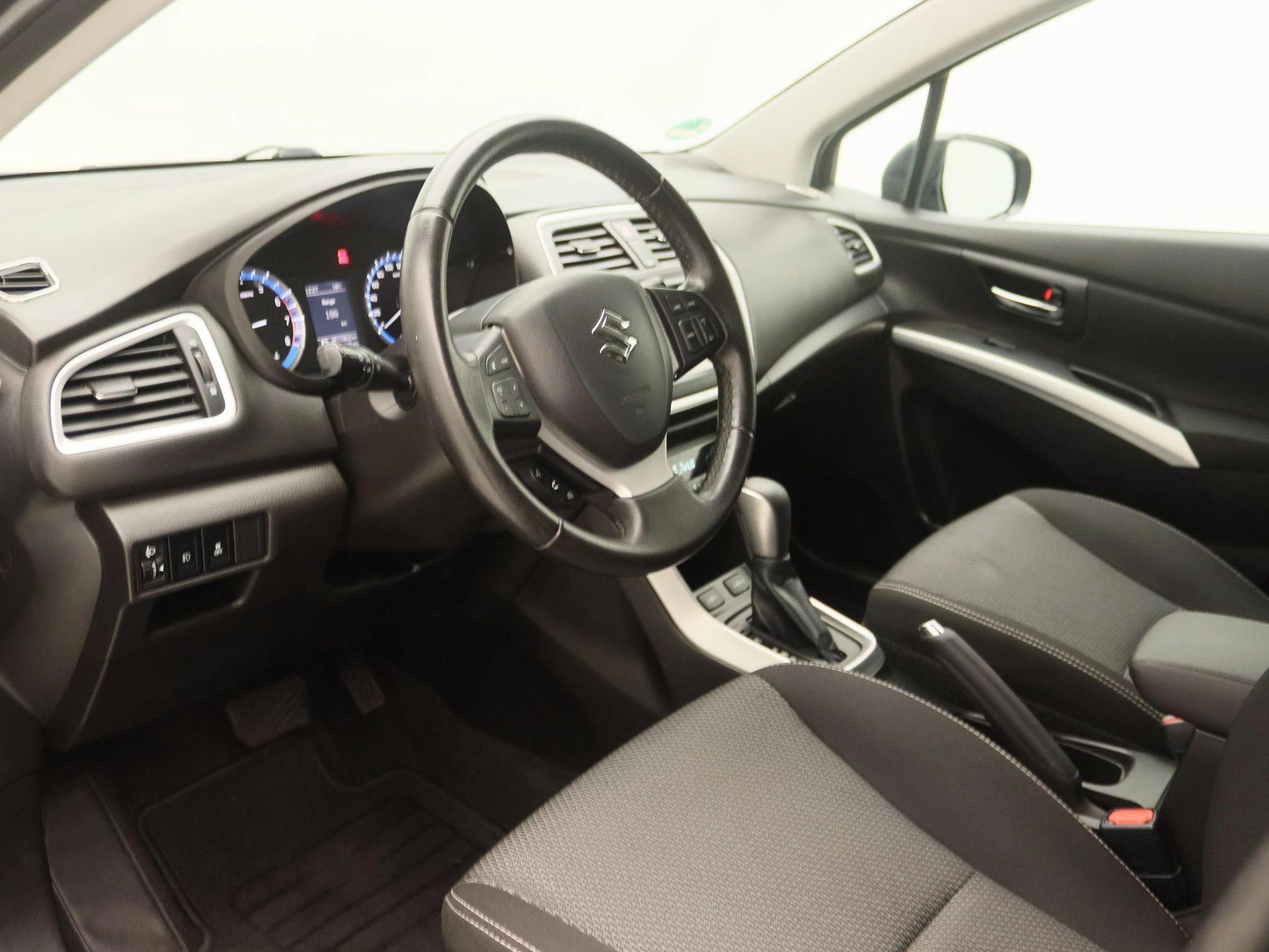 Suzuki-S-Cross-image-22