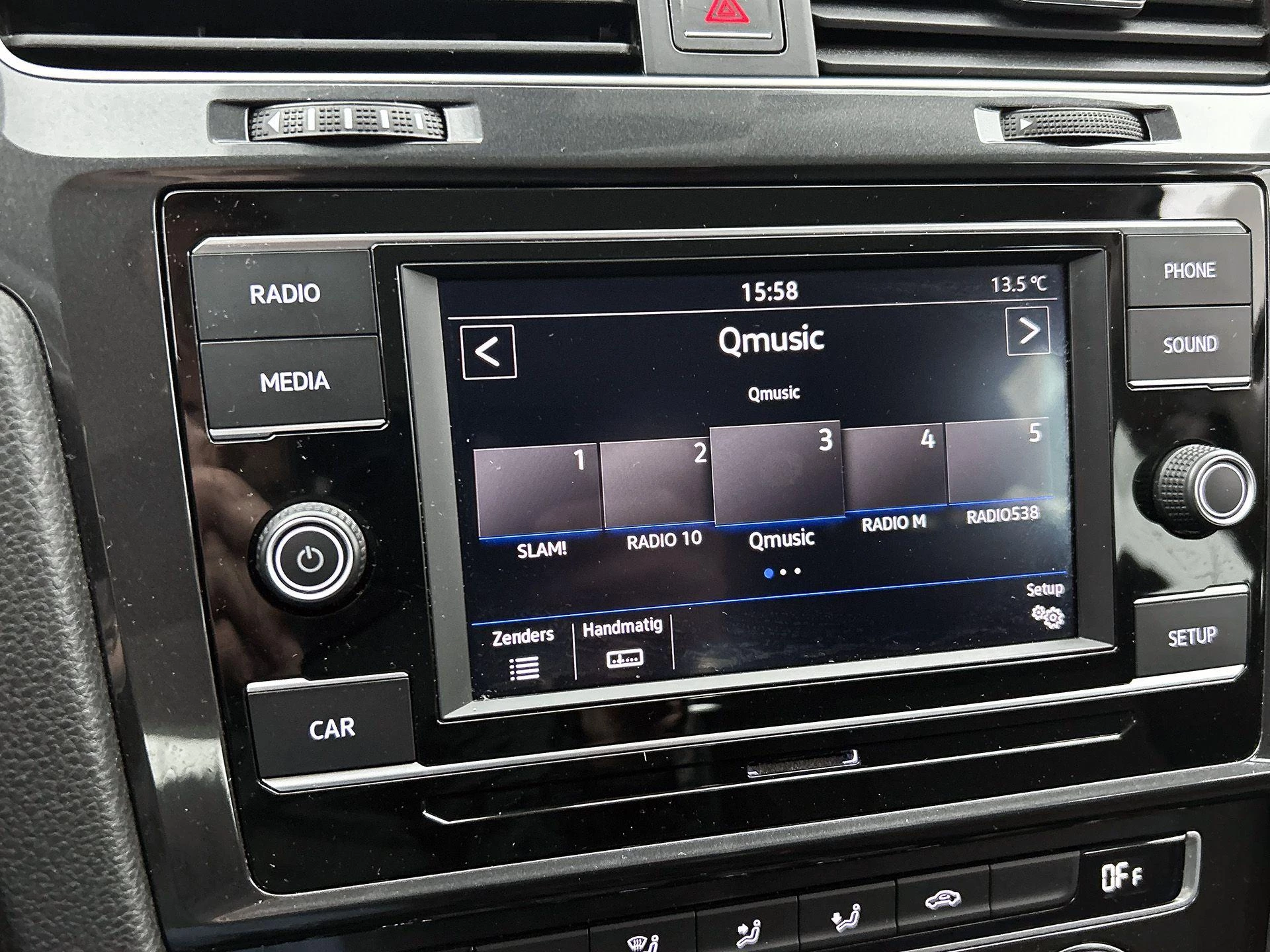 Volkswagen-Golf-image-28