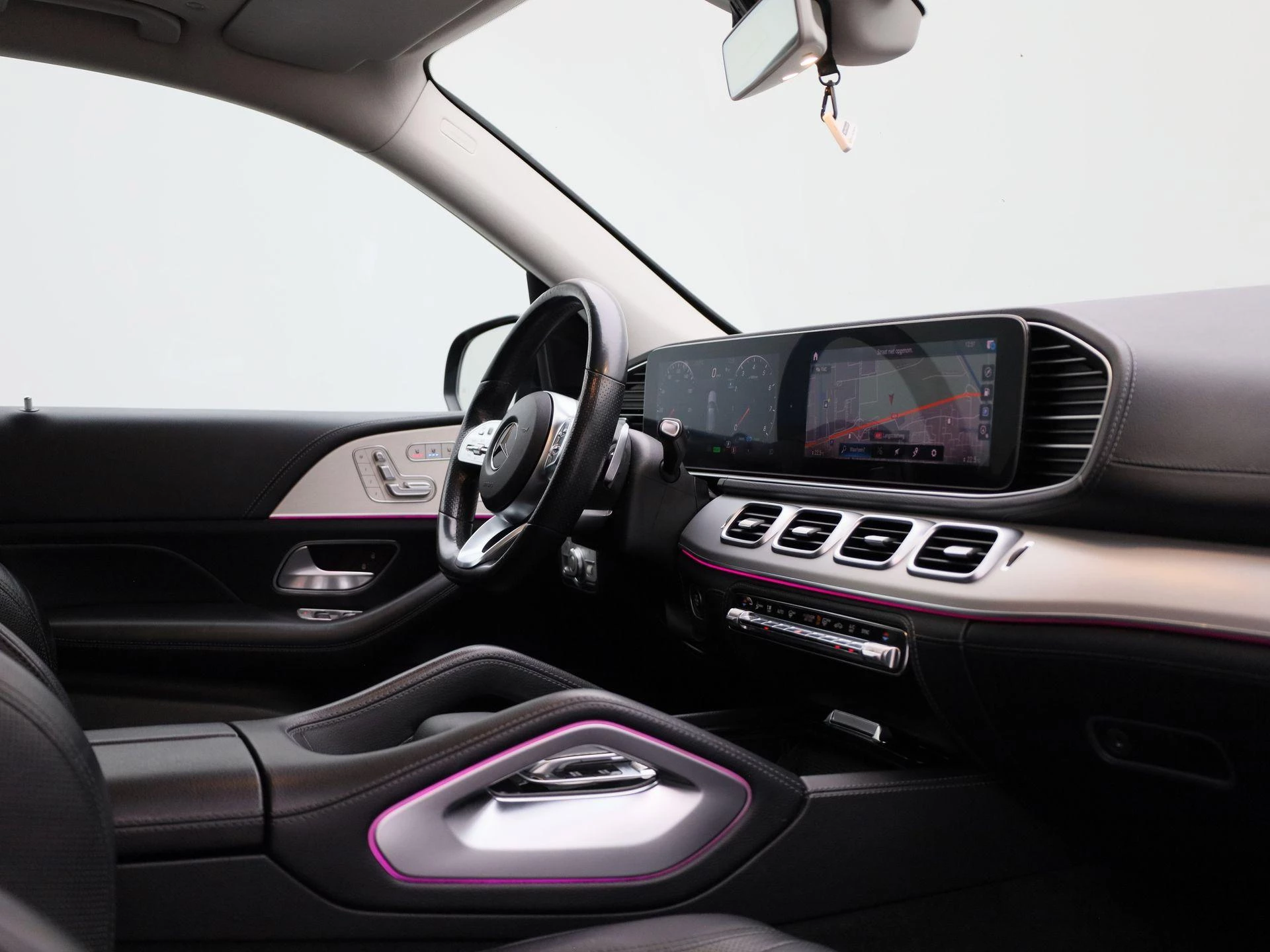 Mercedes-Benz-GLE-image-42