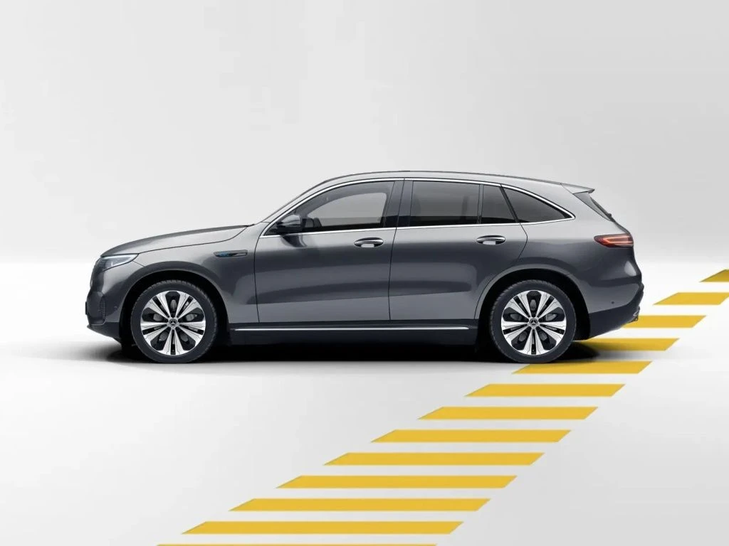 Mercedes-Benz-EQC 400-image-3