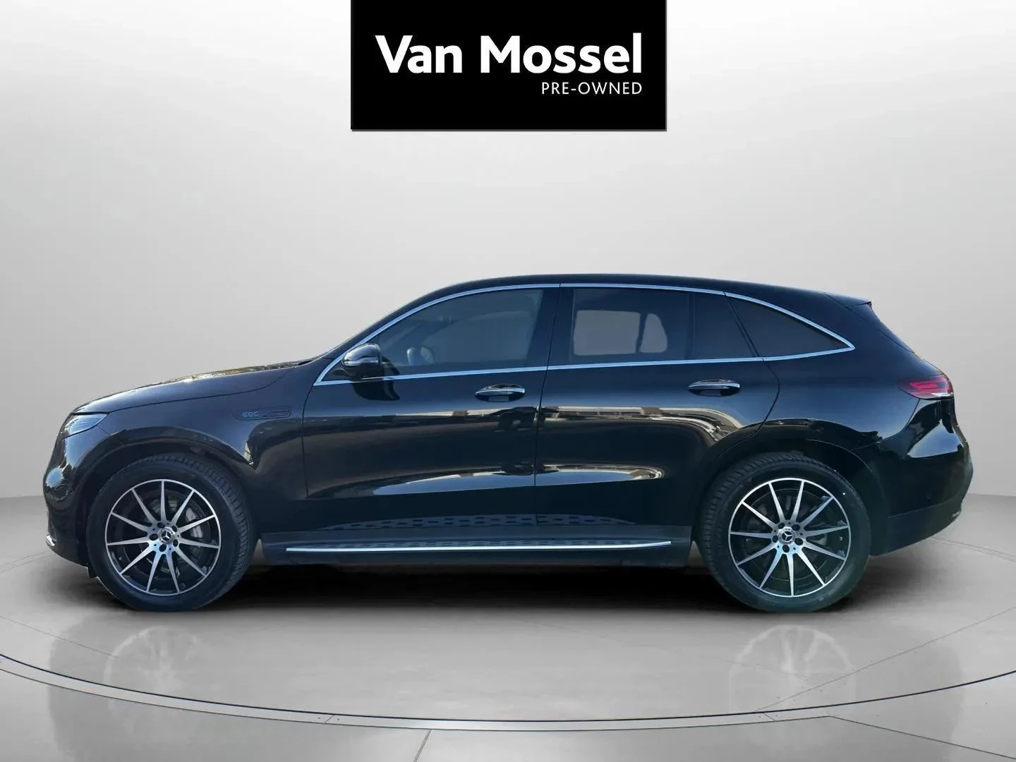 Mercedes-Benz-EQC-image-7