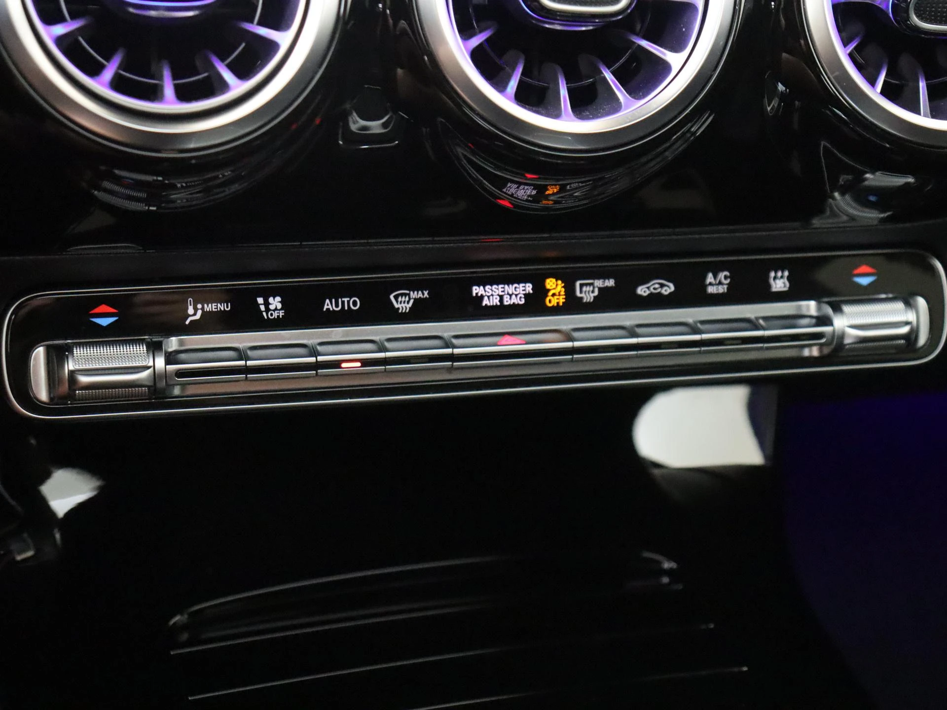 Mercedes-Benz-CLA-image-19