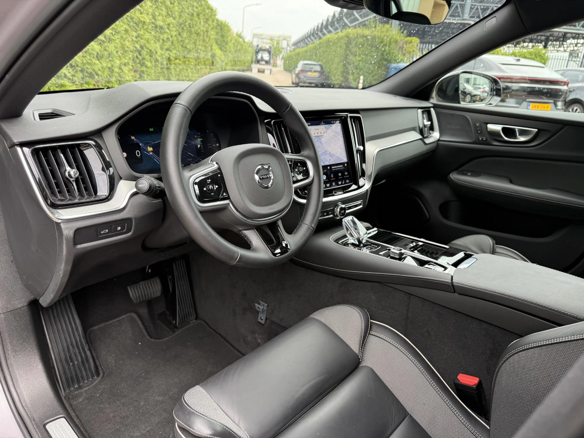 Volvo V60 T6 Plug-in hybrid AWD Plus Dark