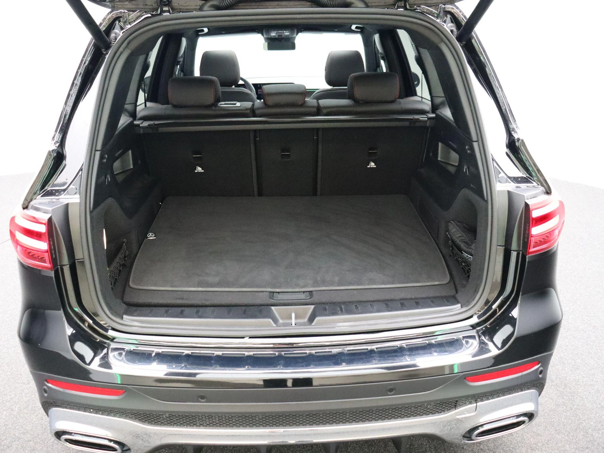 Mercedes-Benz-GLB-image-26