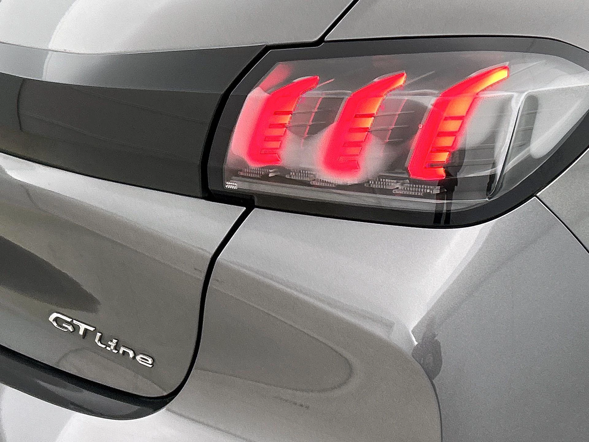 Peugeot-208-image-23