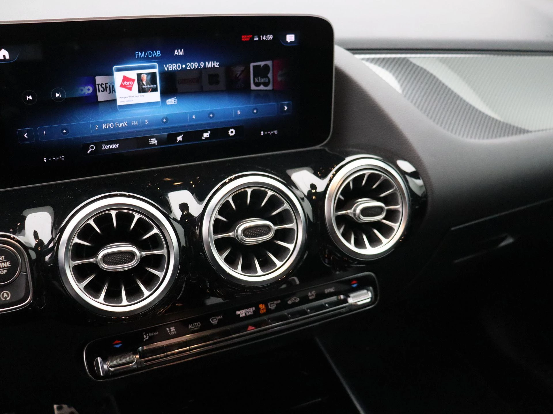 Mercedes-Benz B-Klasse 250 AMG Line + 224 PK + CARPLAY + NIGHTPAKKET +